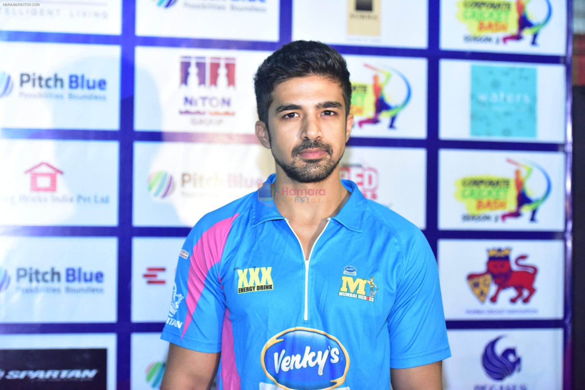 Saqib Saleem at mumbai heroes match on 29th Nov 2015