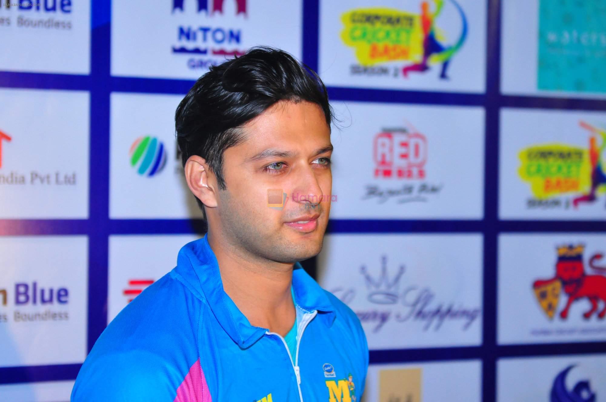 vatsal sheth at mumbai heroes match on 29th Nov 2015