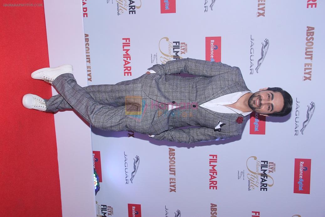 Ayushman Khurana at the Absolut Elyx Filmfare Glamour & Style Awards 2015 on 30th Nov 2015