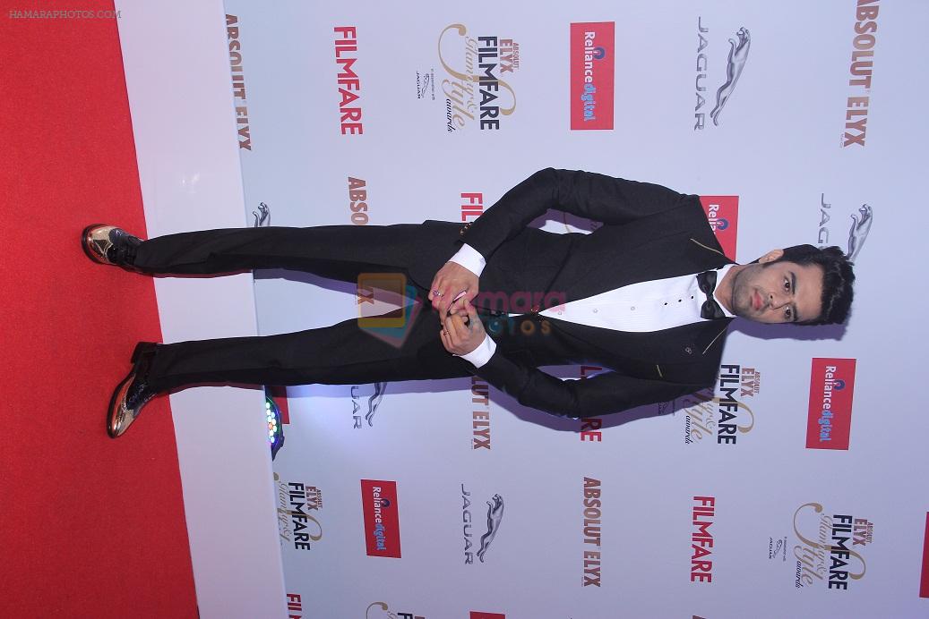 Manish Paul  at the Absolut Elyx Filmfare Glamour & Style Awards 2015 on 30th Nov 2015