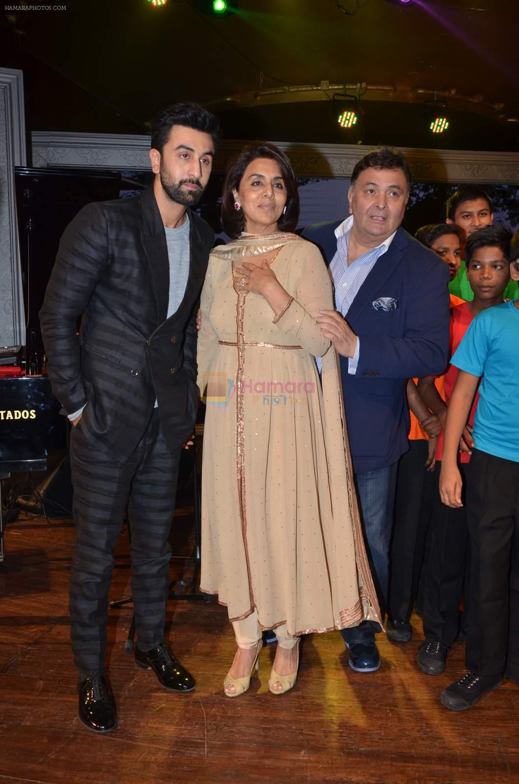 Ranbir Kapoor, Rishi Kapoor and neetu singh at ccdt ngo event on 30th Nov 2015