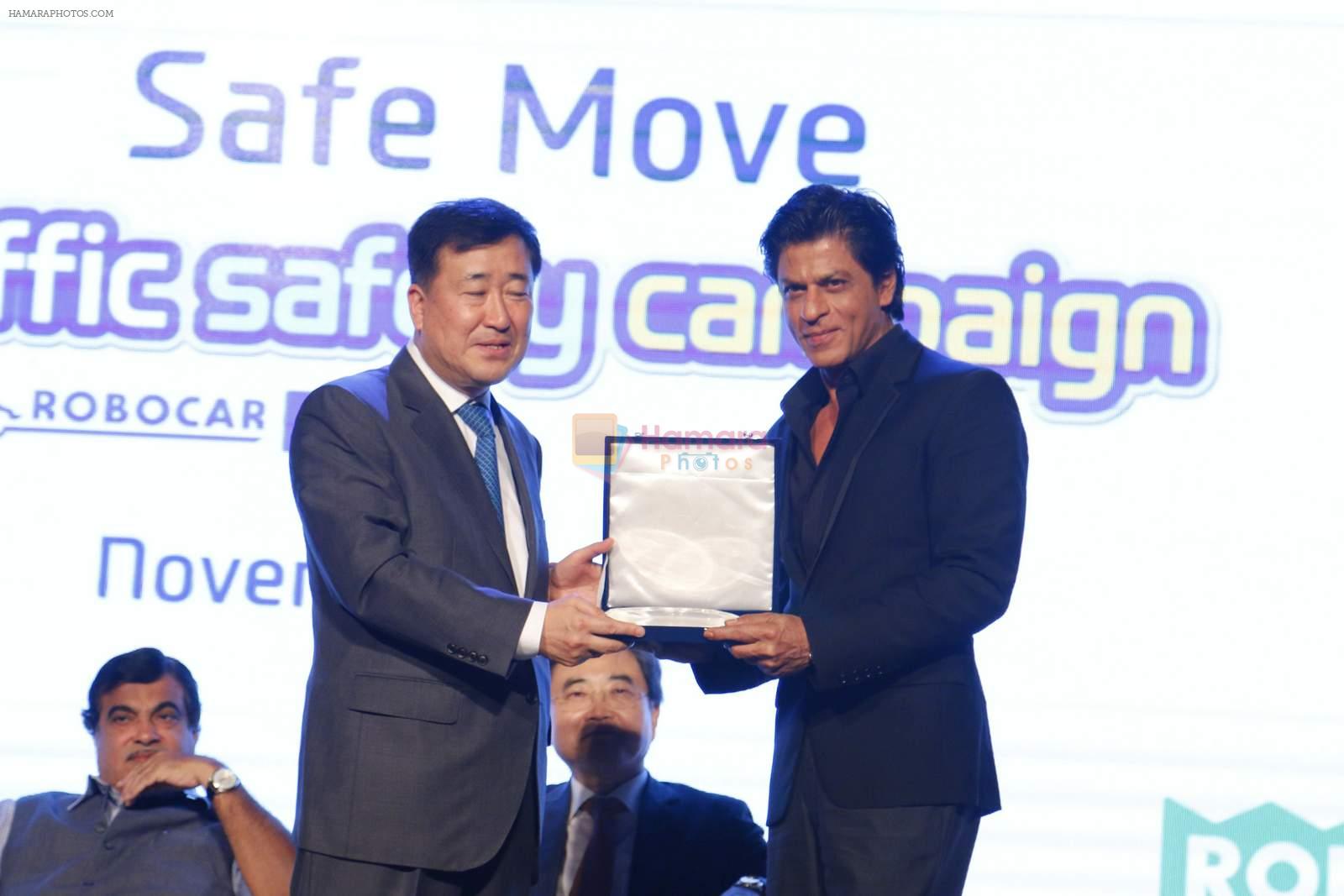 Shahrukh Khan at Hyundai safety week event in Delhi on 1st Dec 2015