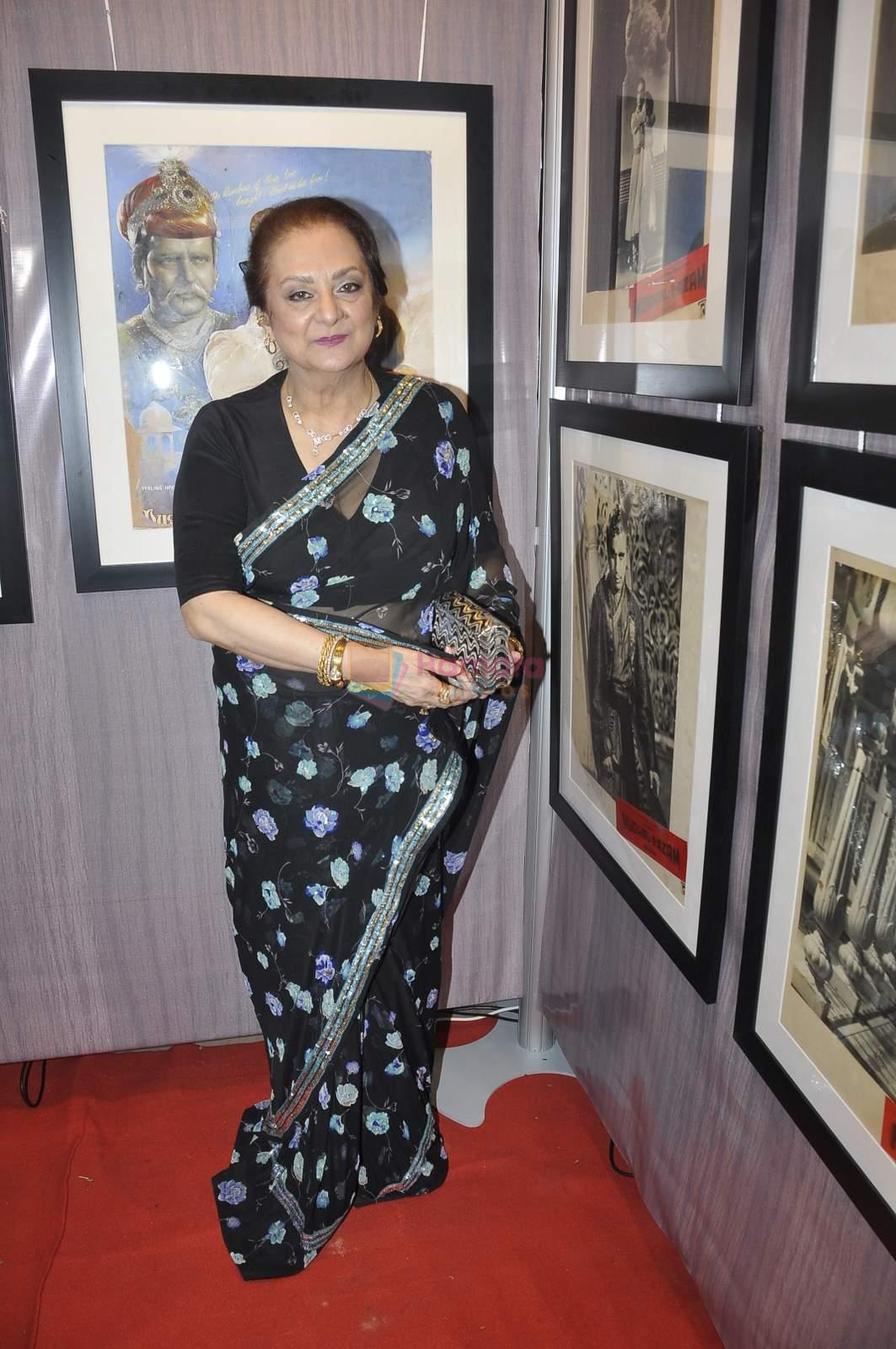 Saira Banu at dilip kumar's exhibition on 1st Dec 2015