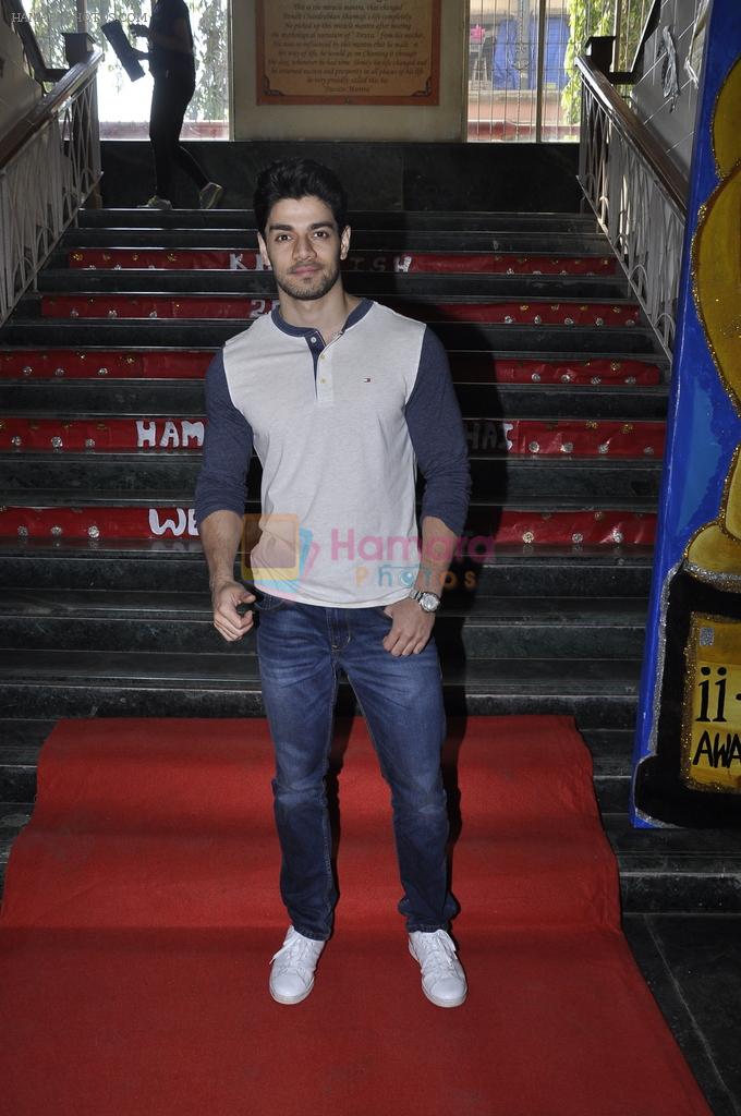 Sooraj Pancholi at a college in Chandivli on 3rd Dec 2015