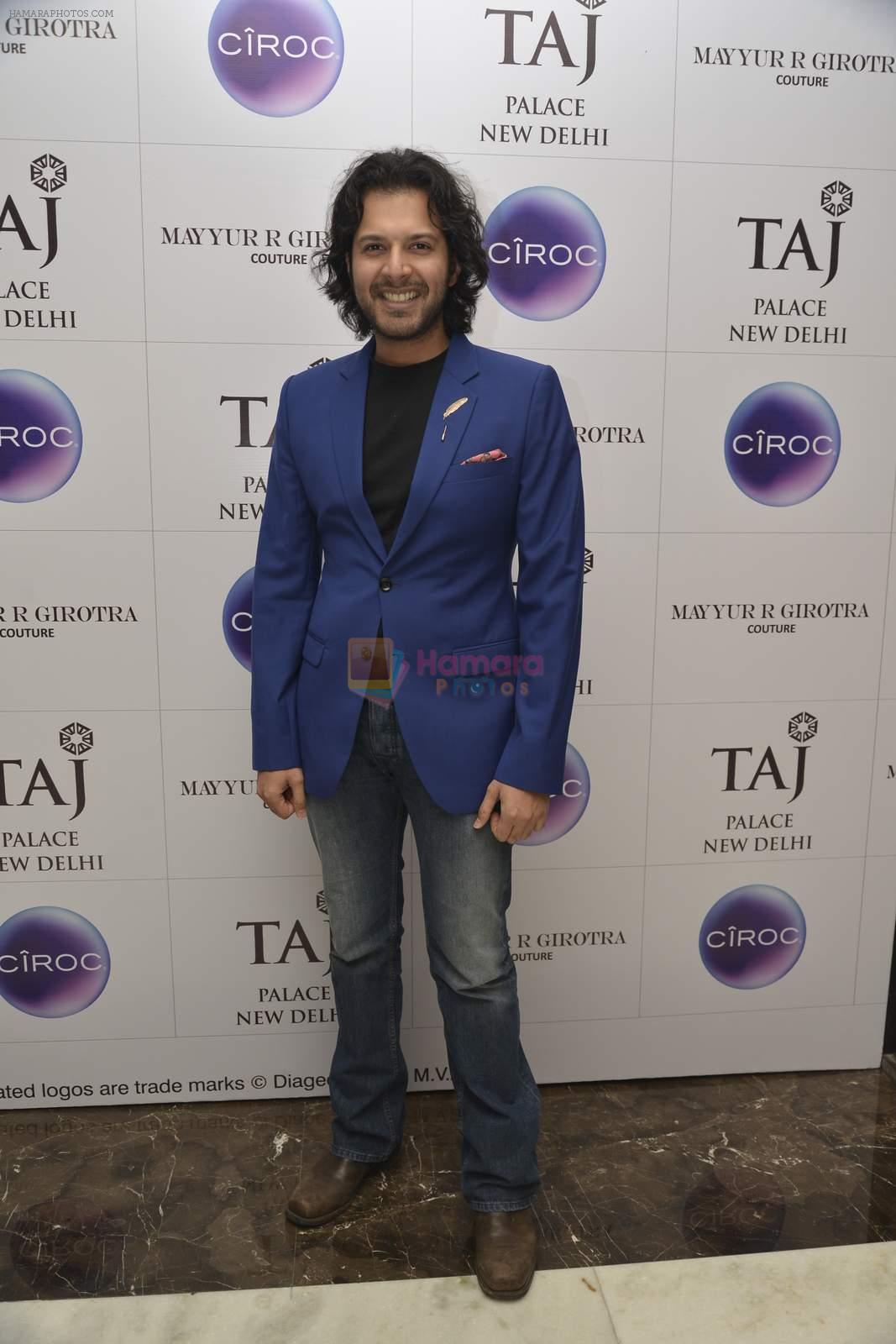 Amaan Ali Khan at Mayyur Girotra Show at Taj Hotel in Delhi on 5th Dec 2015