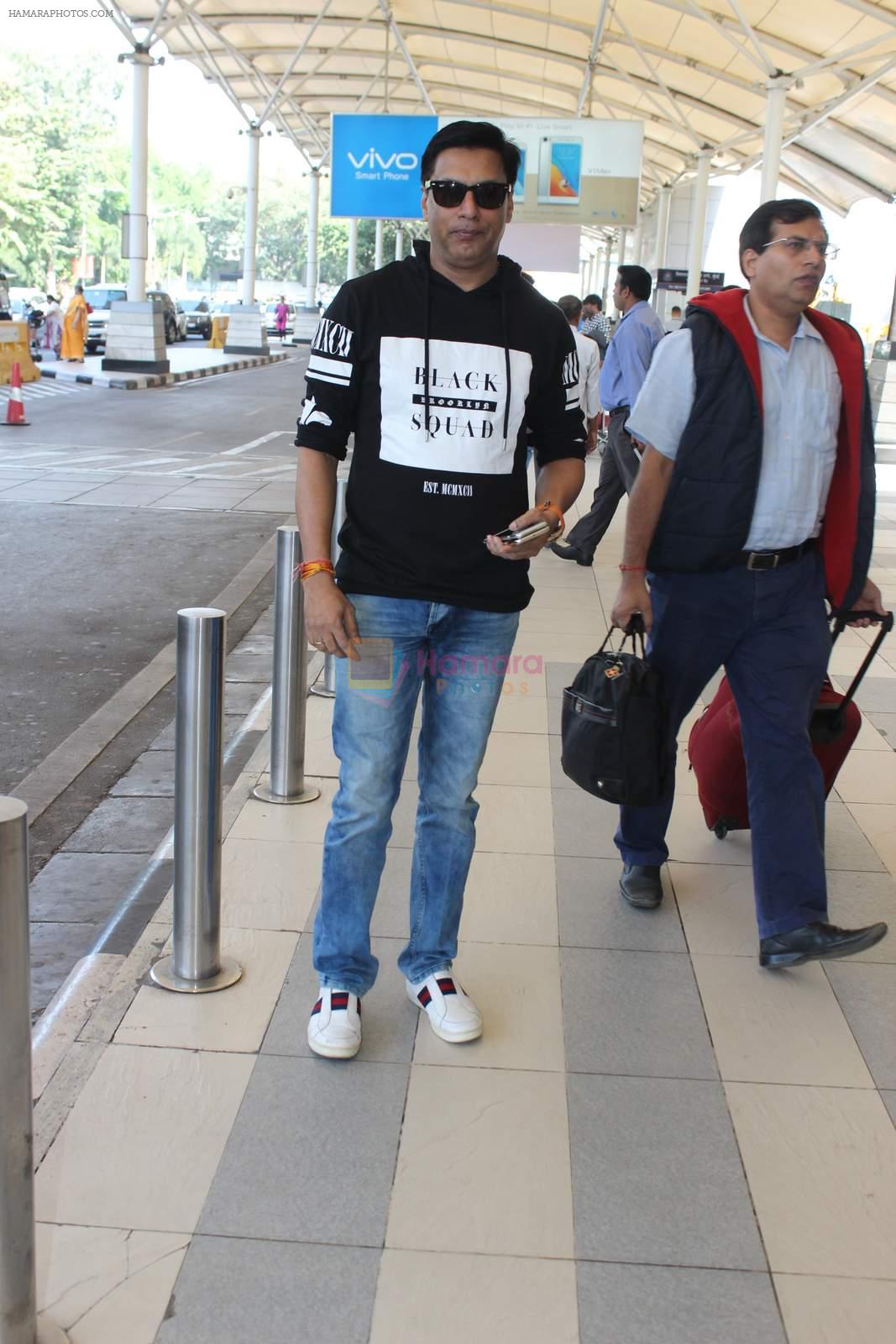 Madhur BHandarkar snapoped at airport on 7th Dec 2015