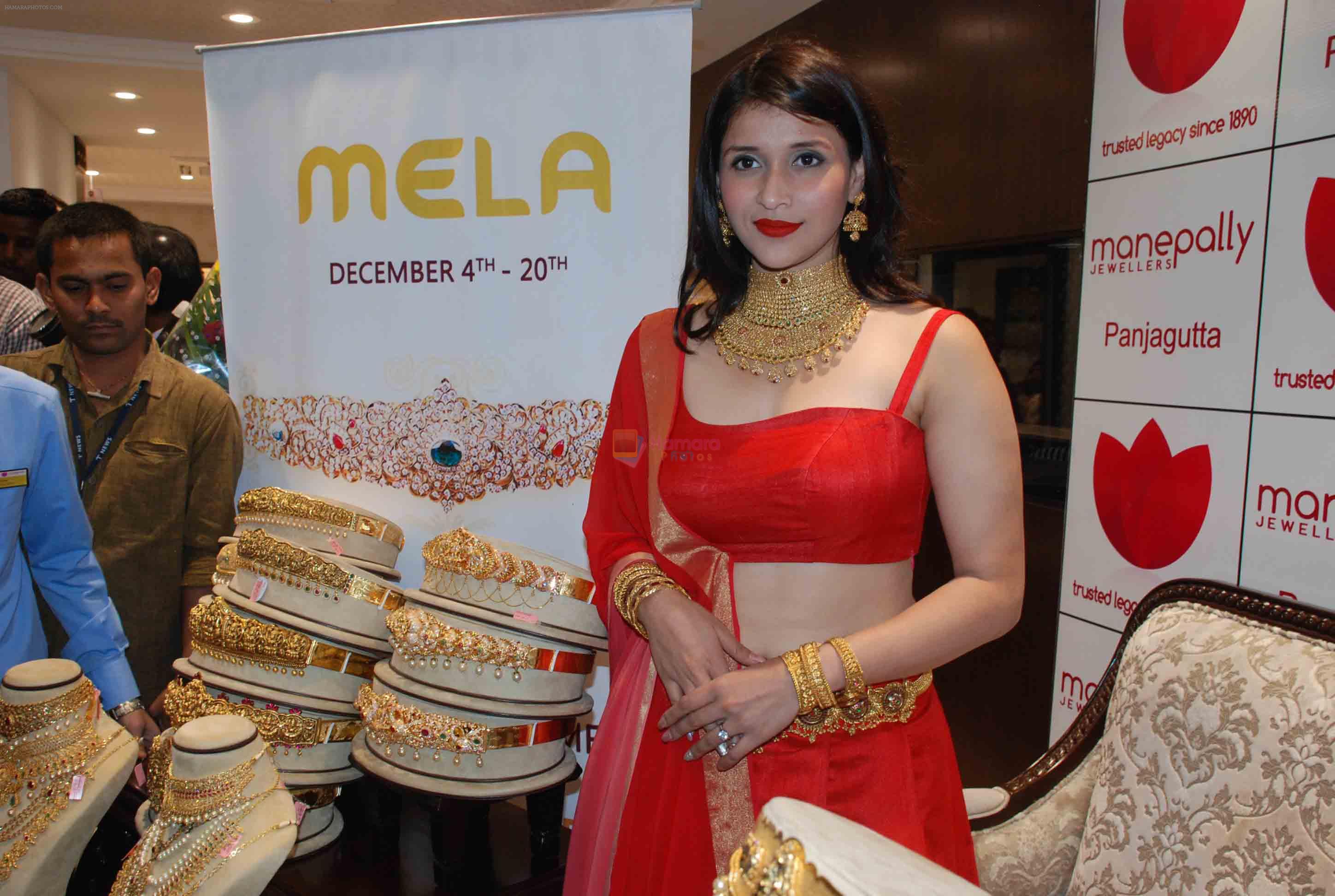 MANNARA CHOPRA IN SIZZLING RED LAUNCHES VADDANAM & UNCUT DIAMOND MELA AT MANEPALLY JEWELLERS