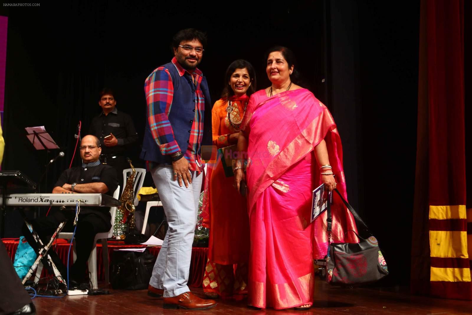 Anuradha Paudwal at Amit Kumar's 50th bday on 9th Dec 2015