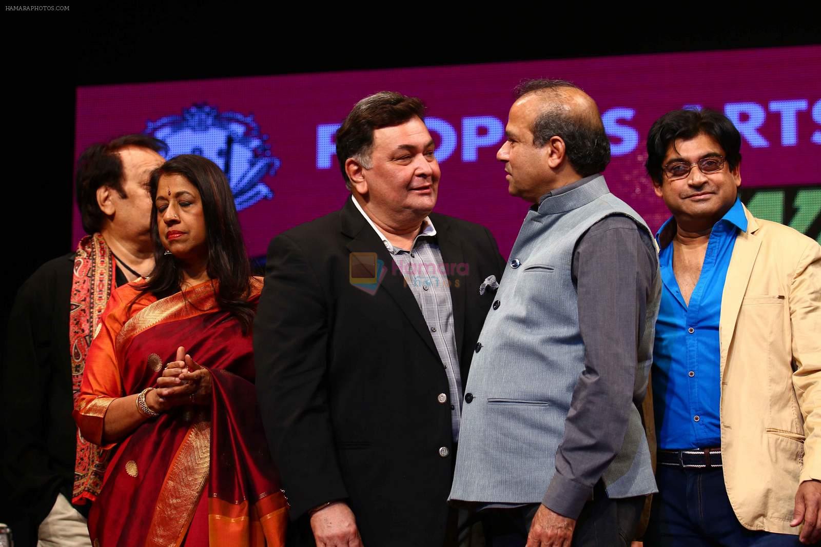 Rishi Kapoor at Amit Kumar's 50th bday on 9th Dec 2015