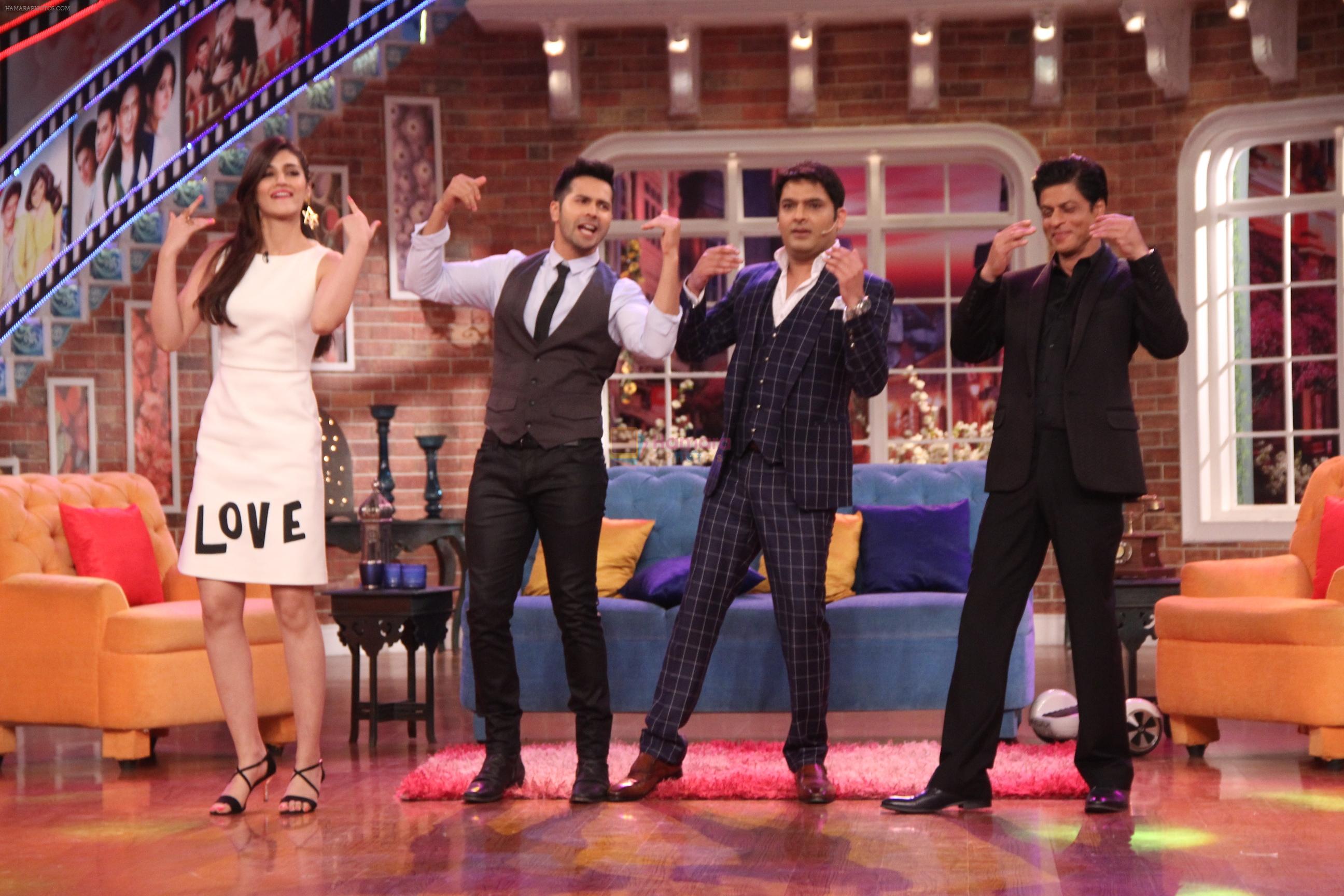 Shahrukh KHan, Kriti Sanon, Varun Dhawan with Team Dilwale on the sets of Comedy Nights With Kapil on 10th Dec 2015