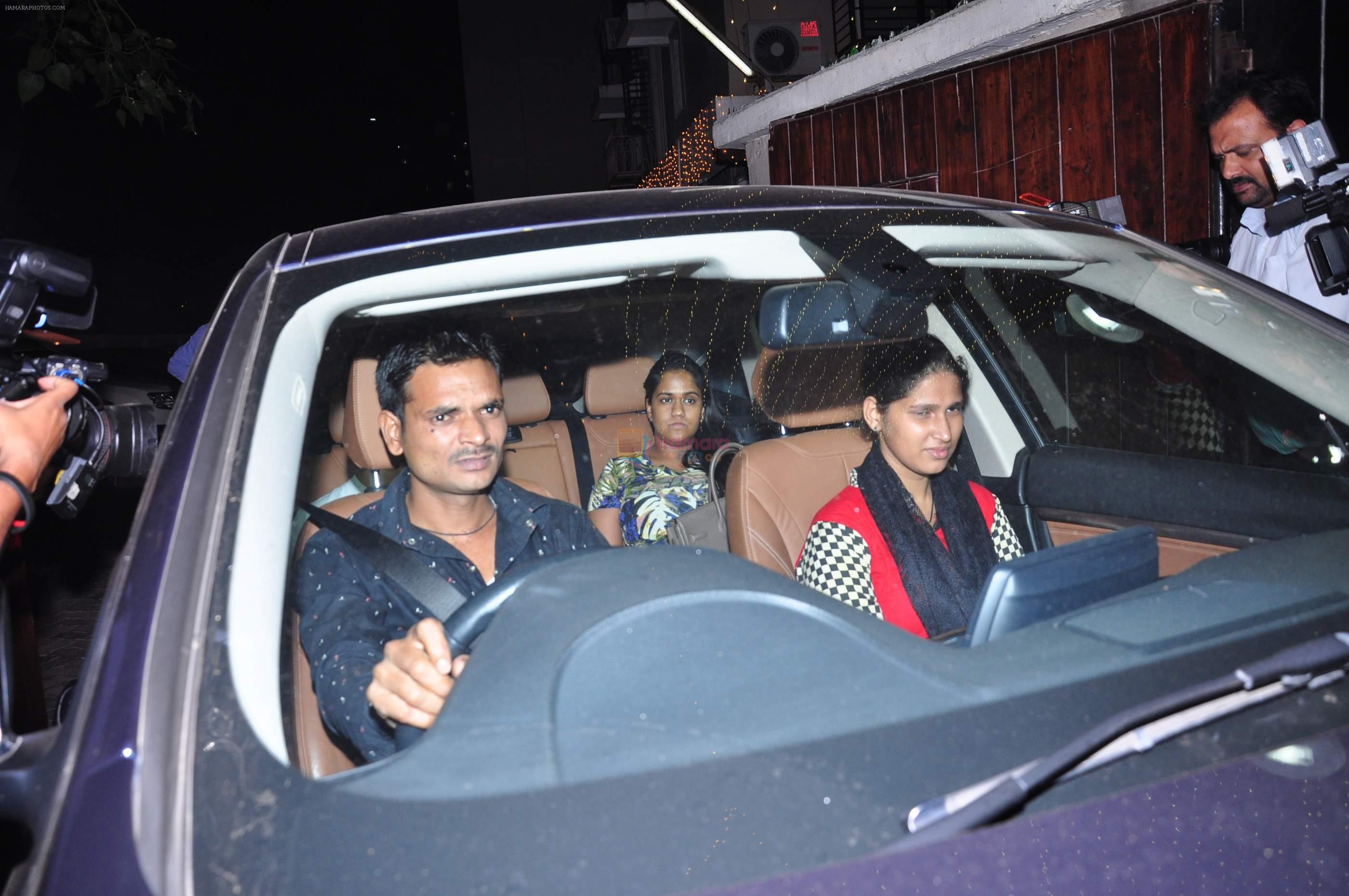 Arpita Khan snapped at Salman's Residence in galaxy on 10th Dec 2015
