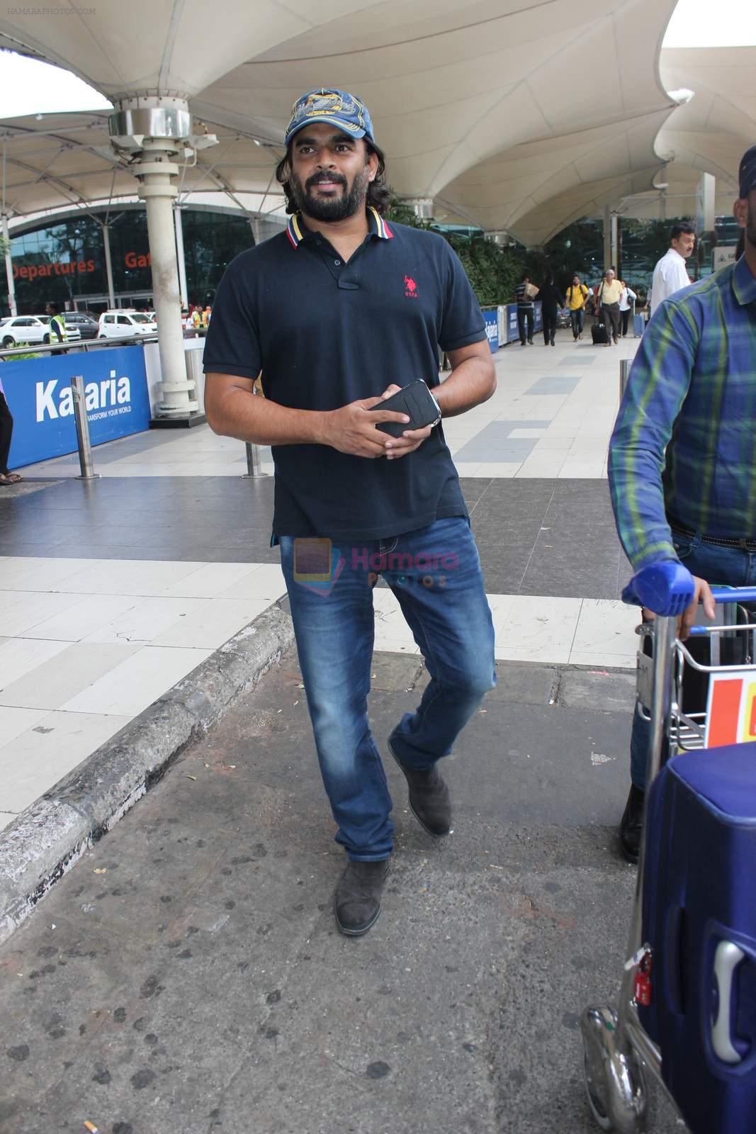 Madhavan snapped at airport on 11th Dec 2015