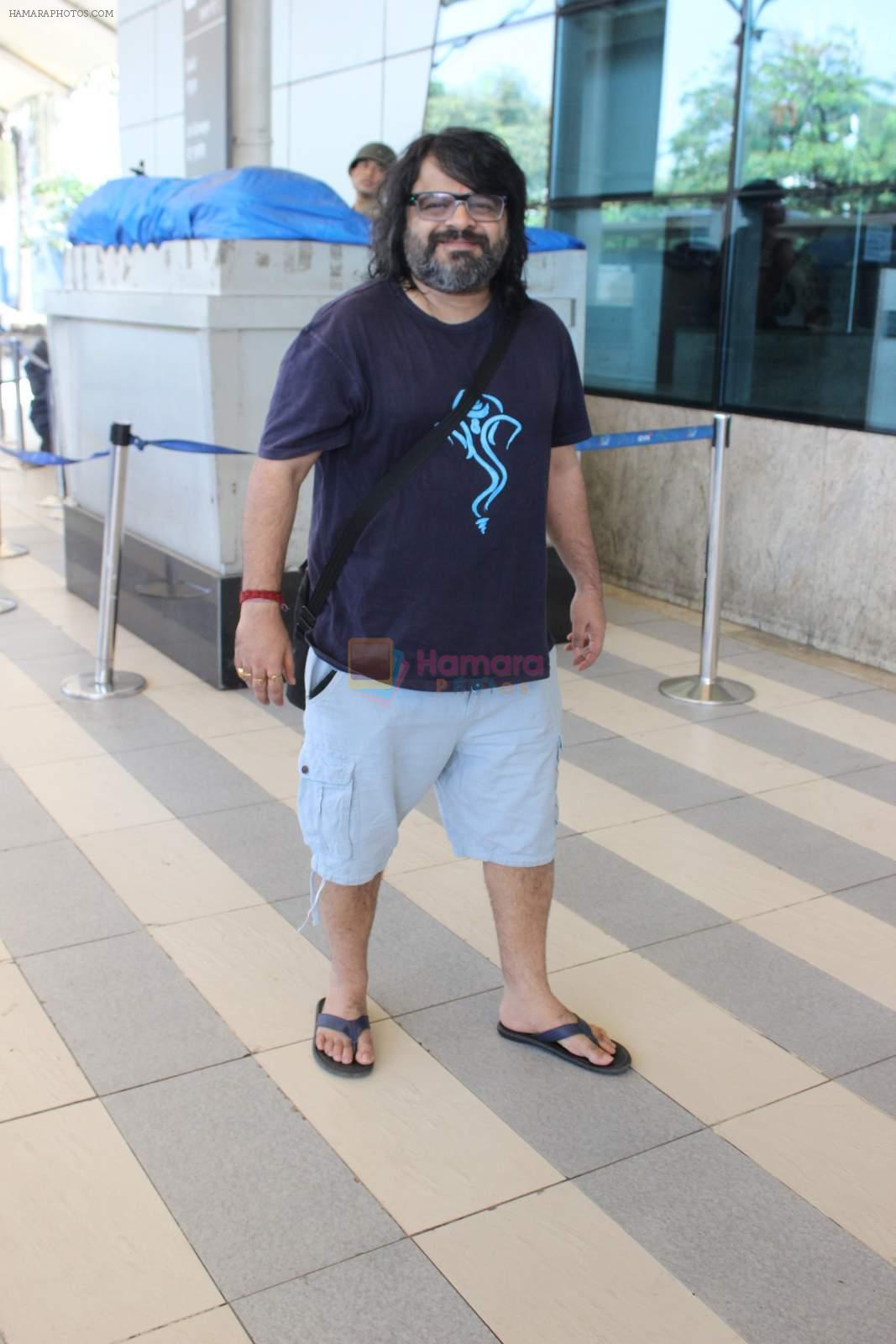 Pritam Chakraborty snapped at airport on 12th Dec 2015