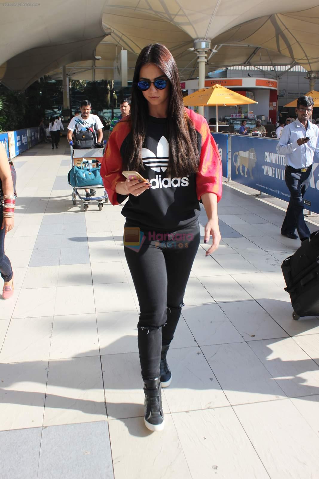 Lauren Gottlieb snapped at airport on 12th Dec 2015