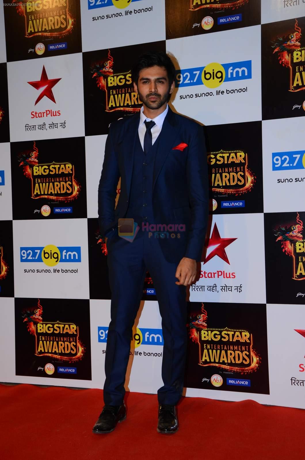 Kartik Aaryan at Big Star Awards in Mumbai on 13th Dec 2015