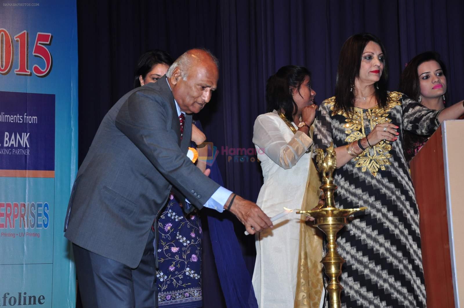 Priya Dutt at Rasthra shakti award in Mumbai on 16th Dec 2015