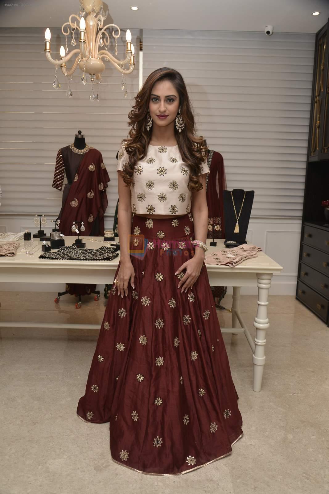 Krystle D'souza at Payal Singhal and Moksh Jewellery preview on 17th Dec 2015