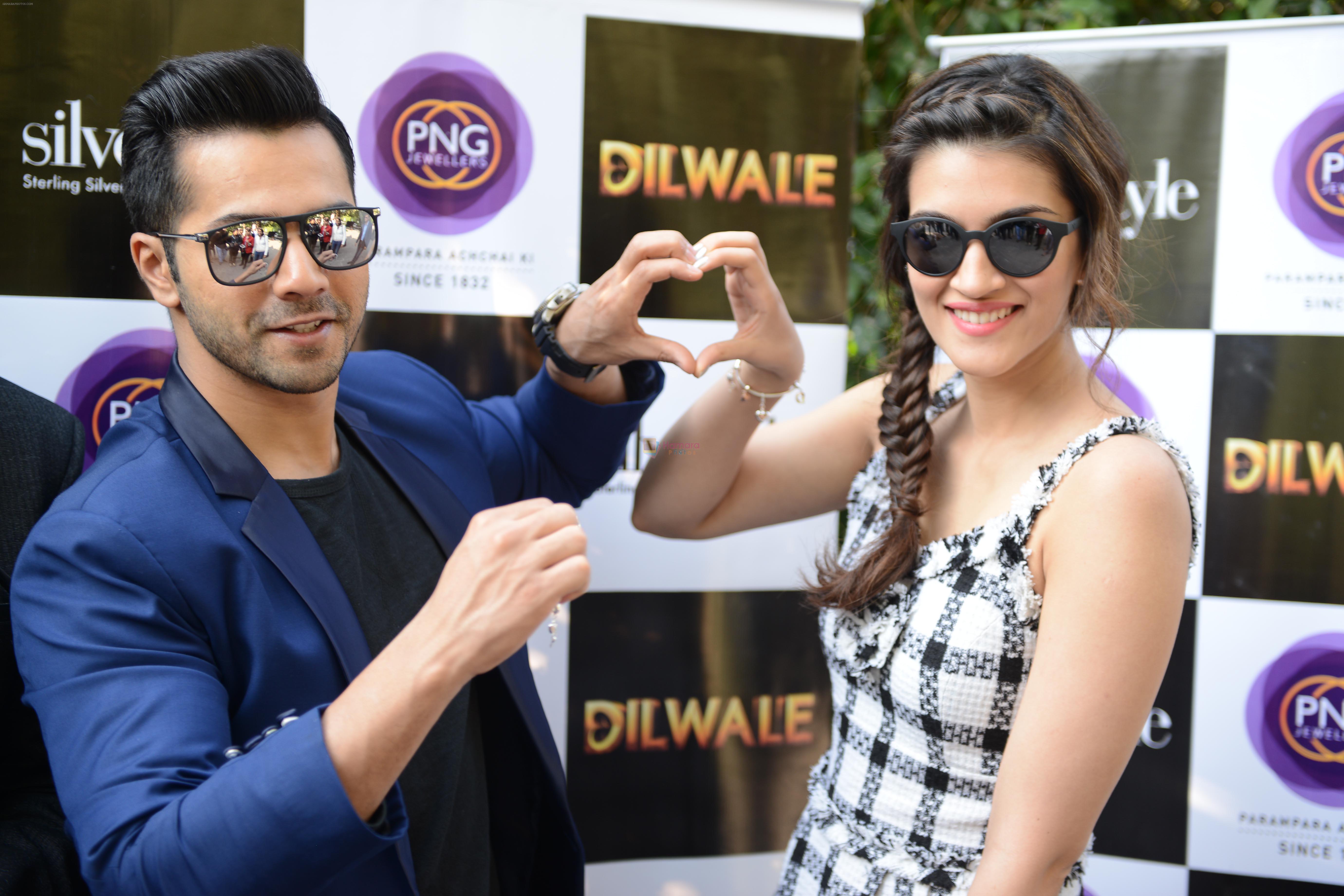 Varun Dhawan and Kriti Sanon with the Dilwale charm bracelet by Silvostyle