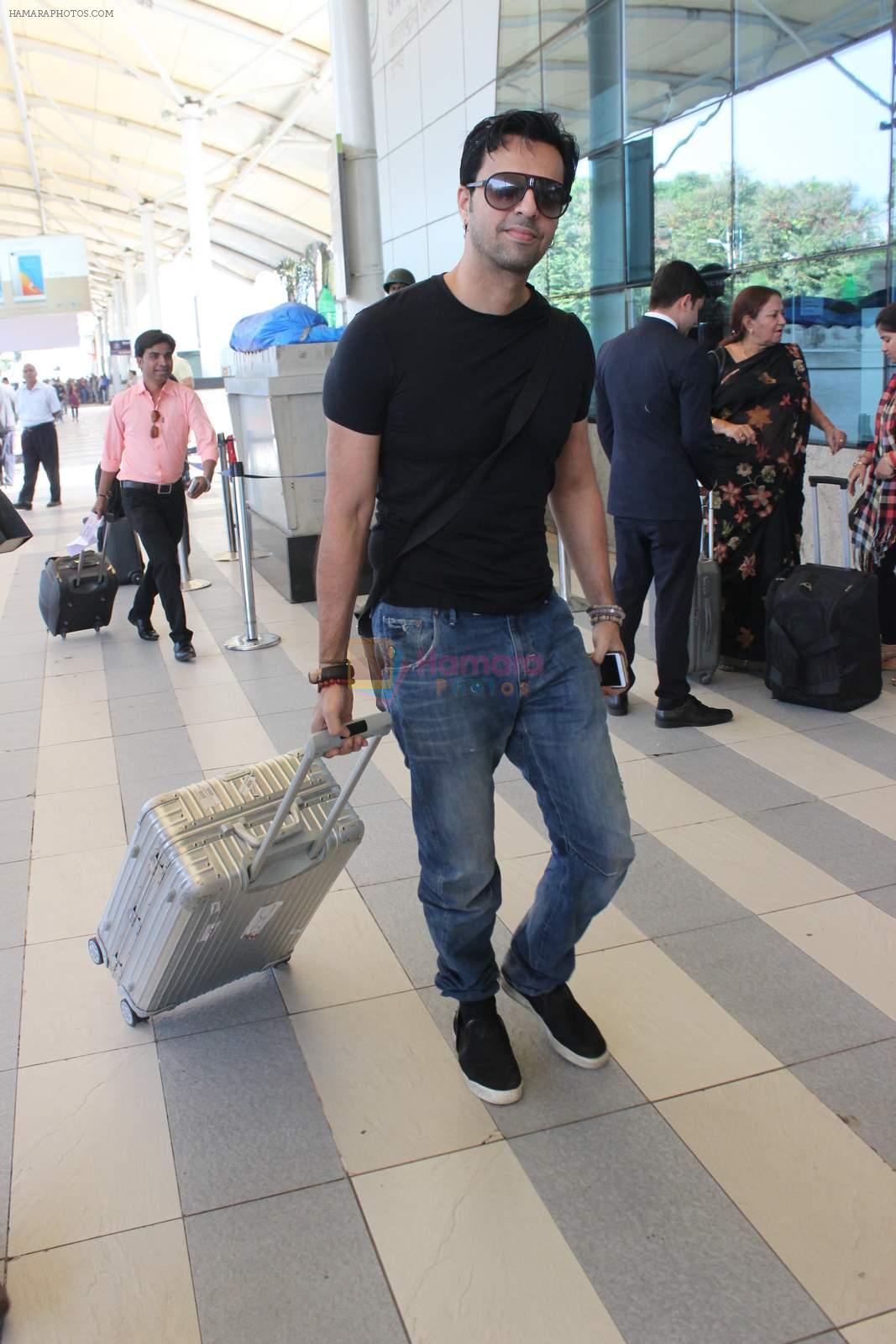 Salim Merchant snapped at airport on 18th Dec 2015