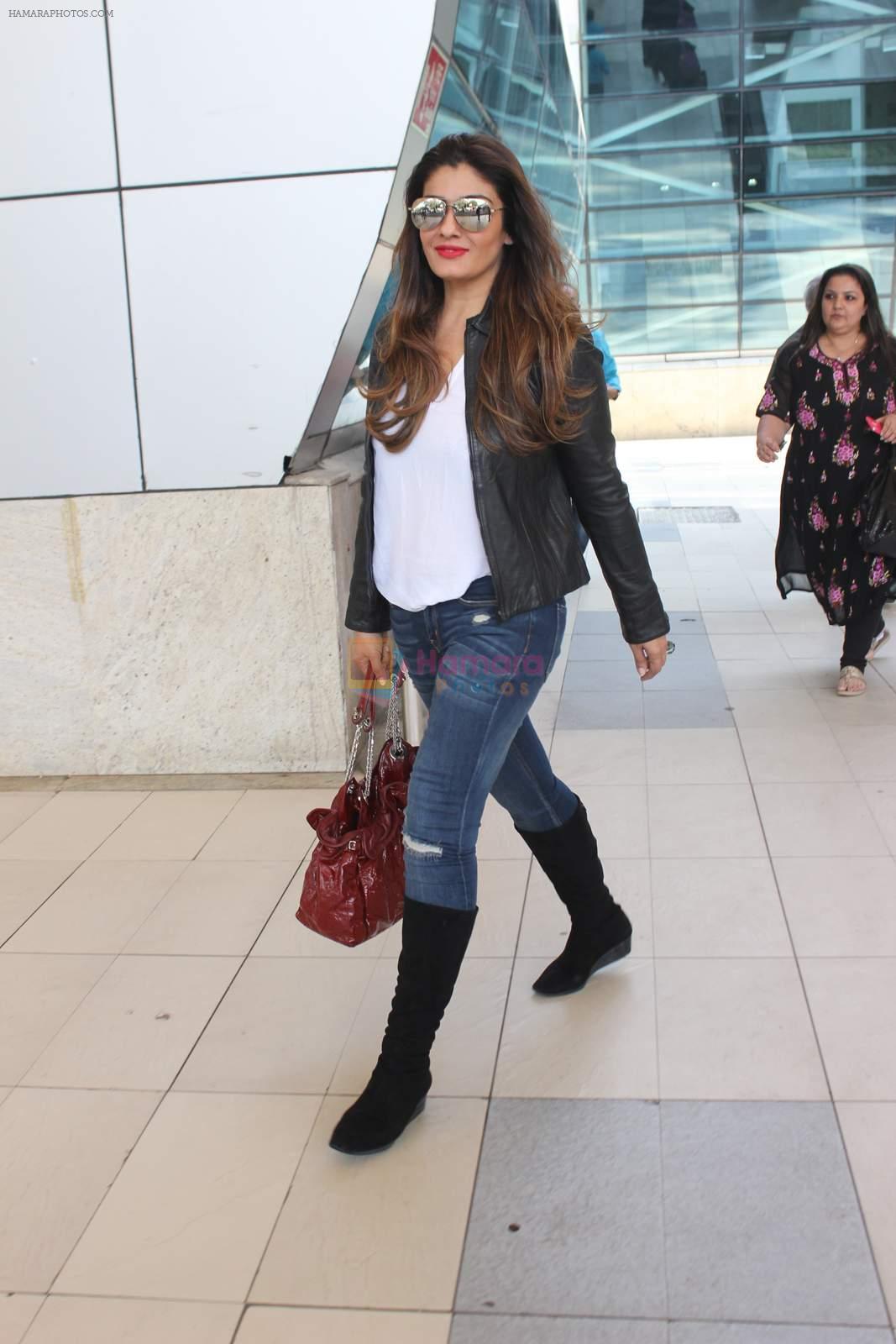 Raveena Tandon snapped at airport on 18th Dec 2015