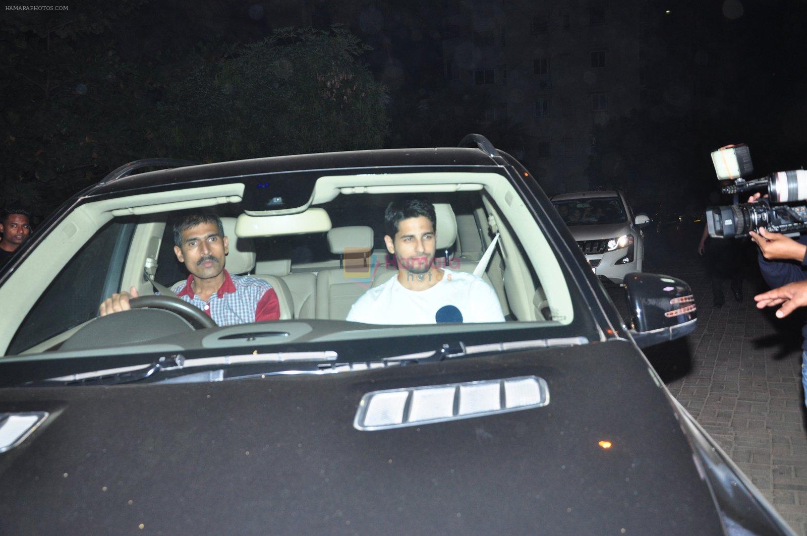 Sidharth Malhotra at SRK bash for Dilwale at his home on 18th Dec 2015