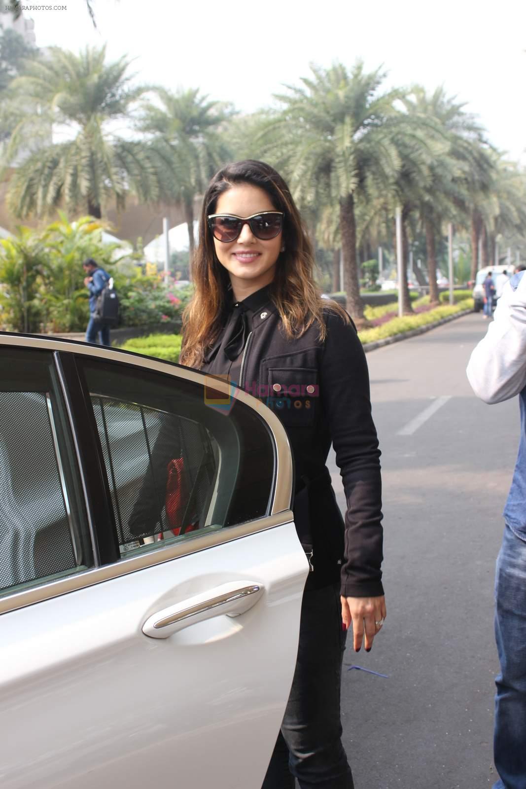 Sunny Leone snapped at airport on 20th Dec 2015