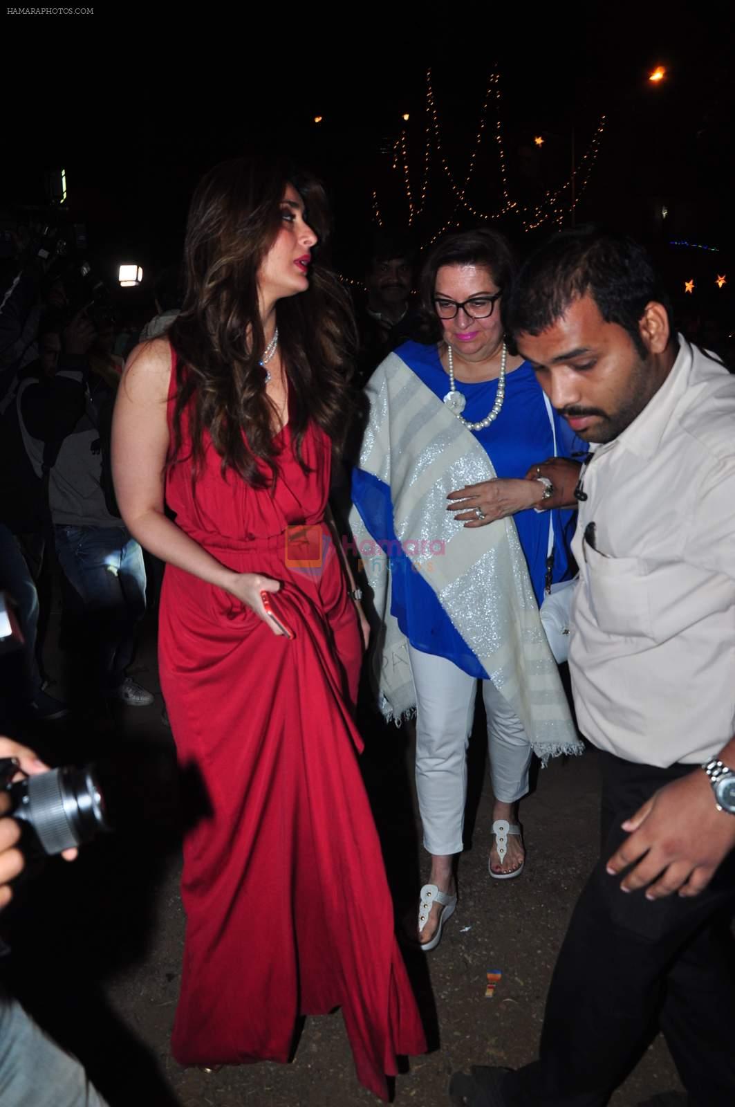 Kareena Kapoor, Babita Visit St. Marry Church For Christmas Eve on 25th Dec 2015