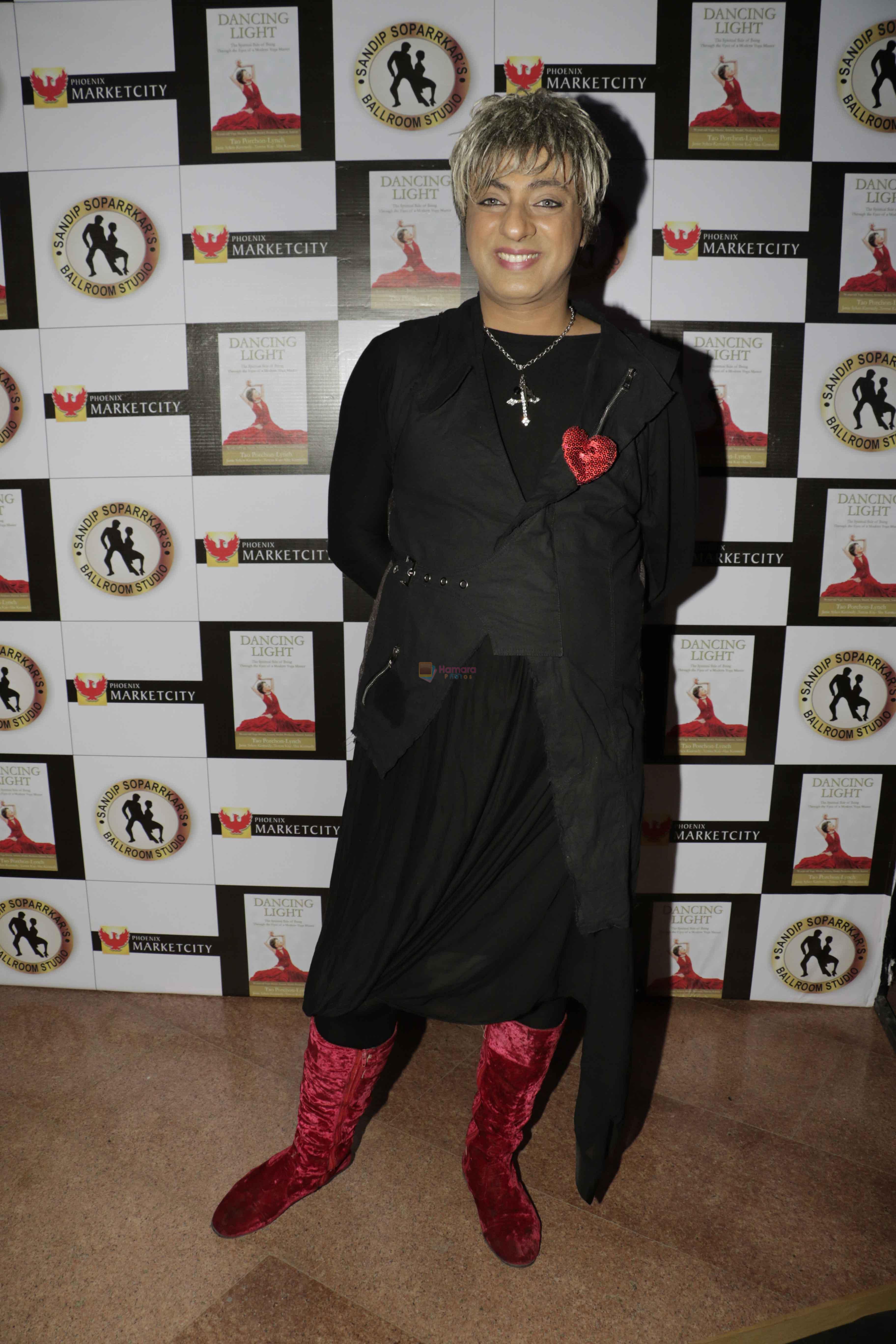 Rohit Verma at the launch of Dancing Light autobiography of Ms Tao Porchon-Lynch on 26th Dec 2015