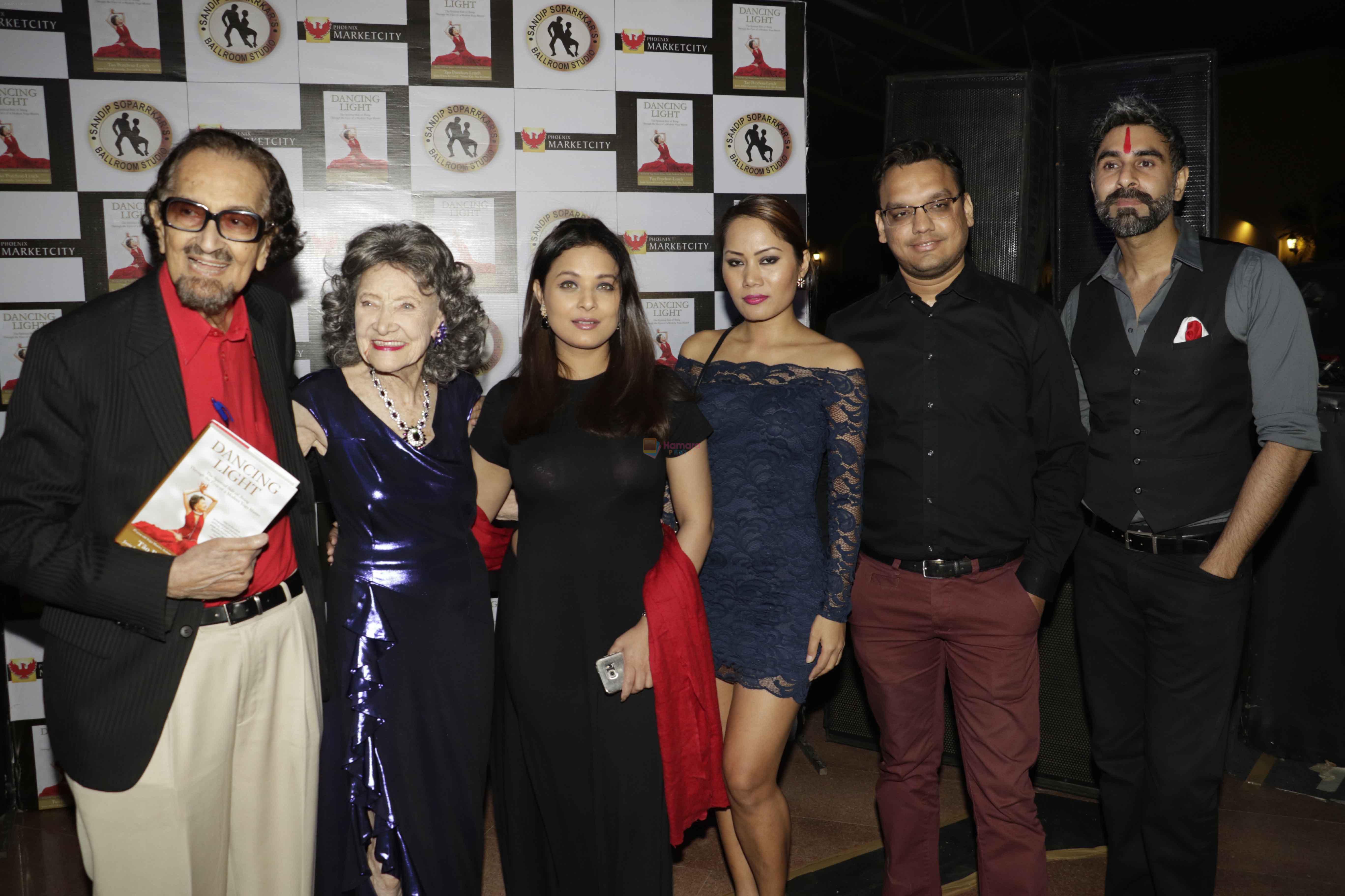 Alyque Padamsee, Sandip Soparrkar, Sarbani Mukharjee and Tao Porchon Lychn at the launch of Dancing Light autobiography of Ms Tao Porchon-Lynch on 26th Dec 2015