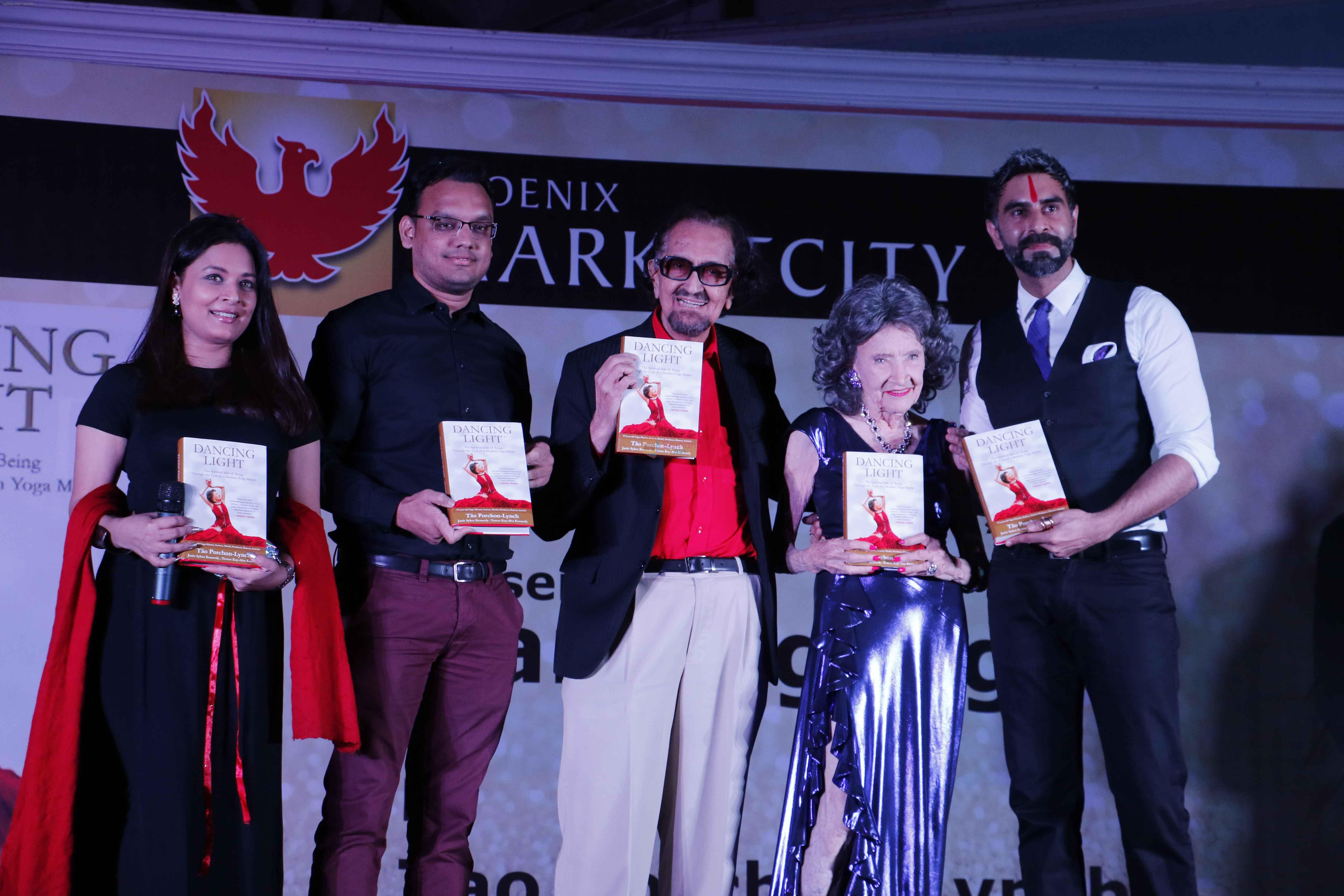 Alyque Padamsee, Sandip Soparrkar, Sarbani Mukharjee and Tao Porchon Lychn at the launch of Dancing Light autobiography of Ms Tao Porchon-Lynch on 26th Dec 2015