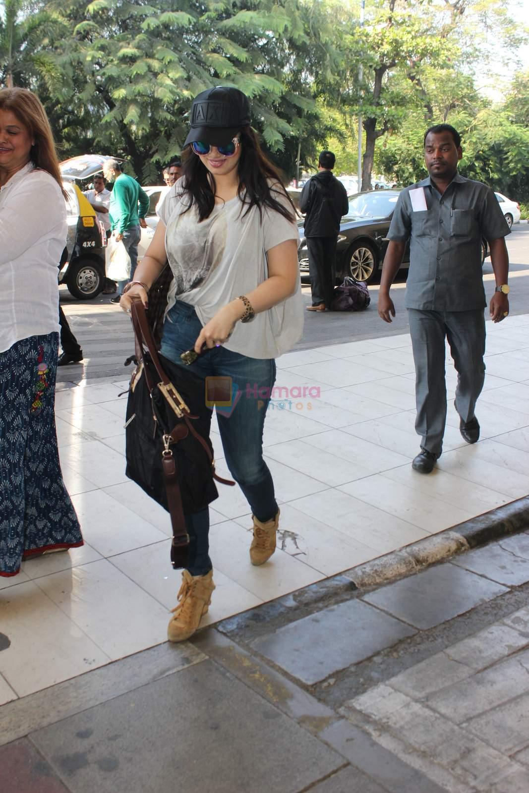 Ayesha Takia snapped at Airport on 28th Dec 2015
