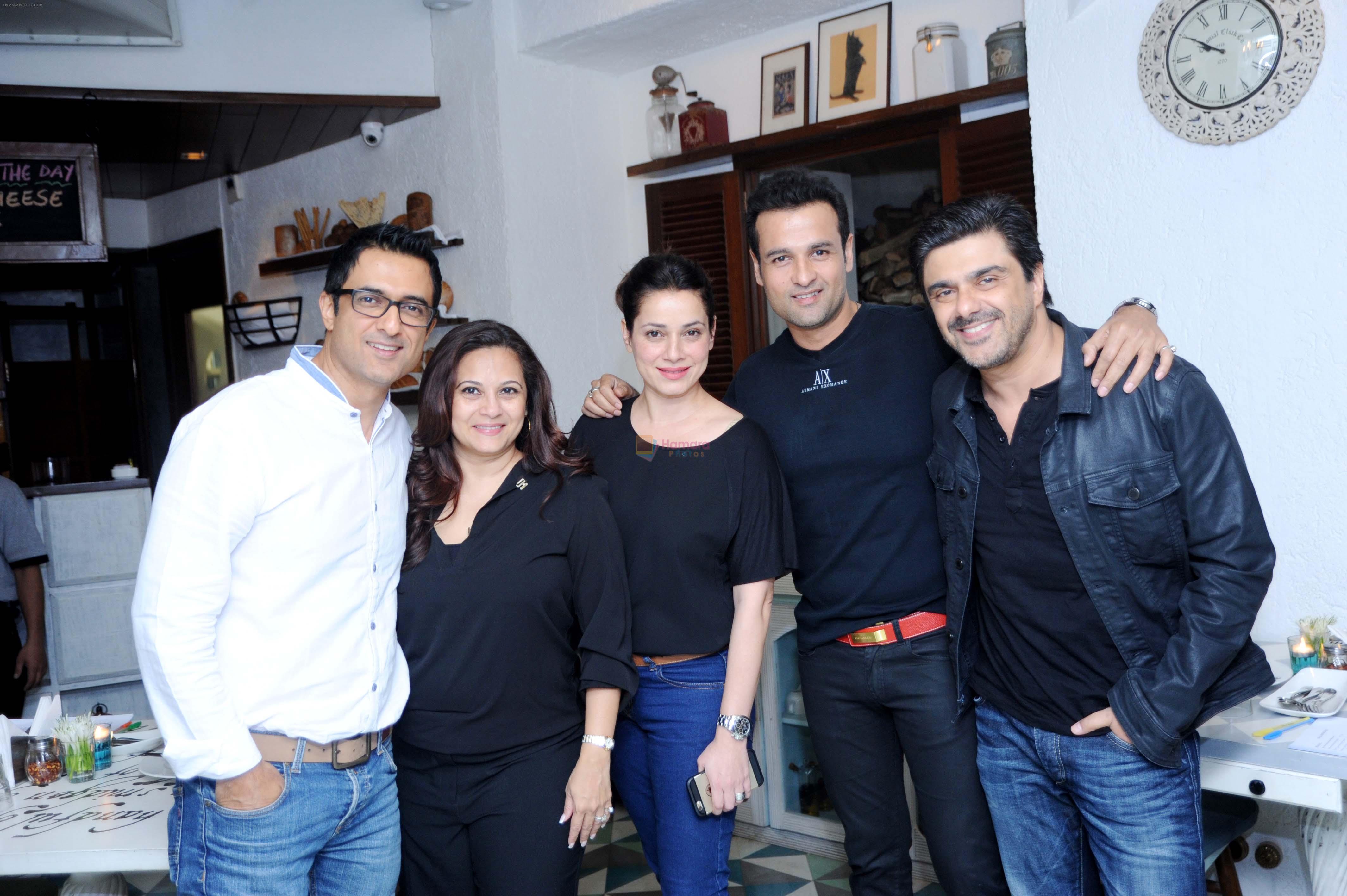 Sanjay Suri, Manasi Joshi Roy, Neelam, Rohit Roy & Samir Soni at Fable, Juhu