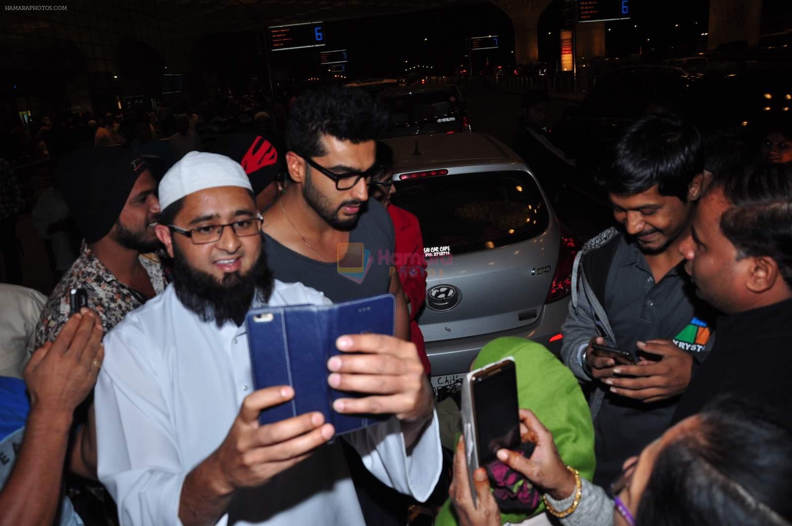 Arjun Kapoor leaves for New Year's on 28th Dec 2015
