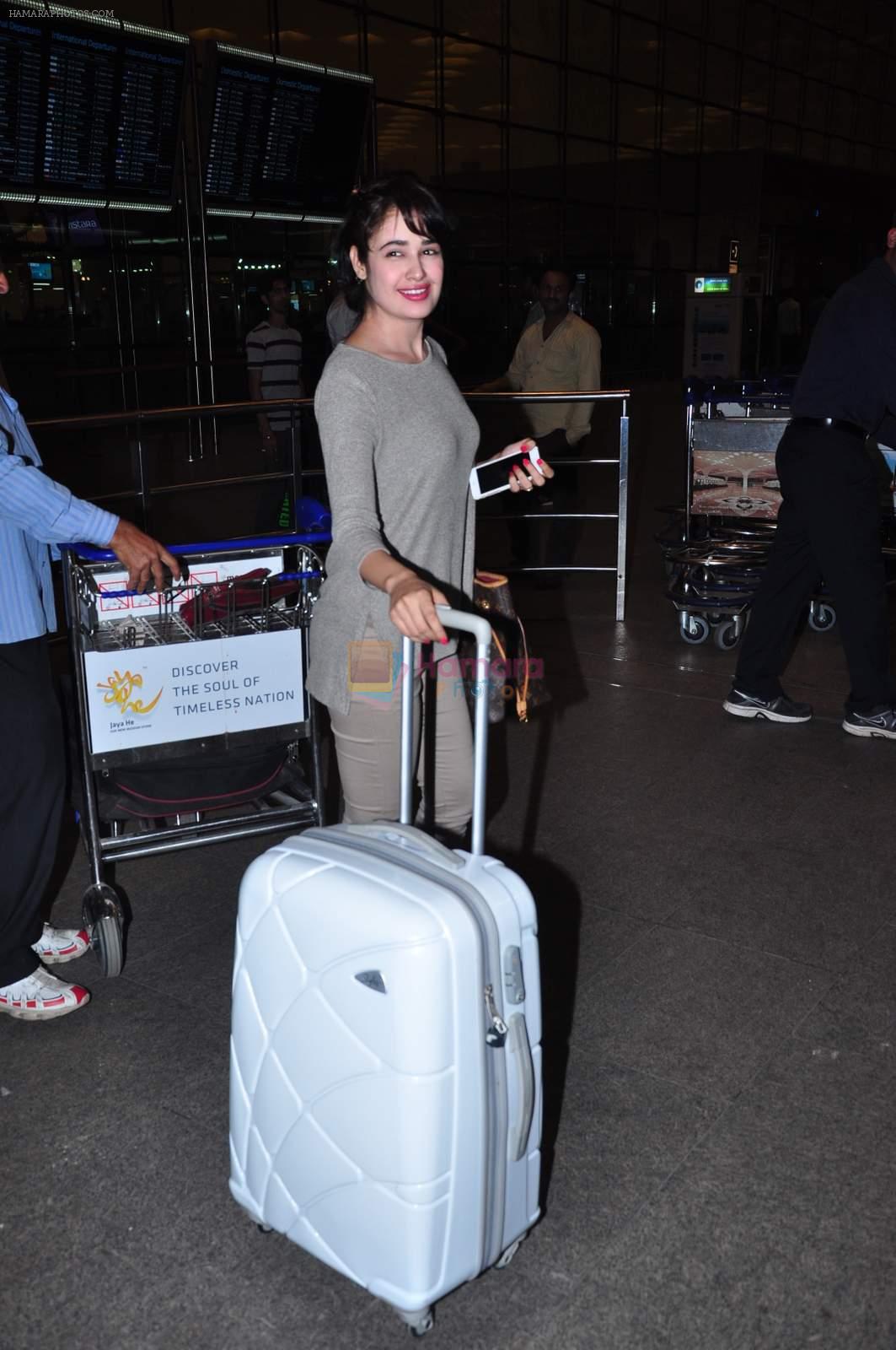 Yuvika Choudhary at international airport on 29th Dec 2015