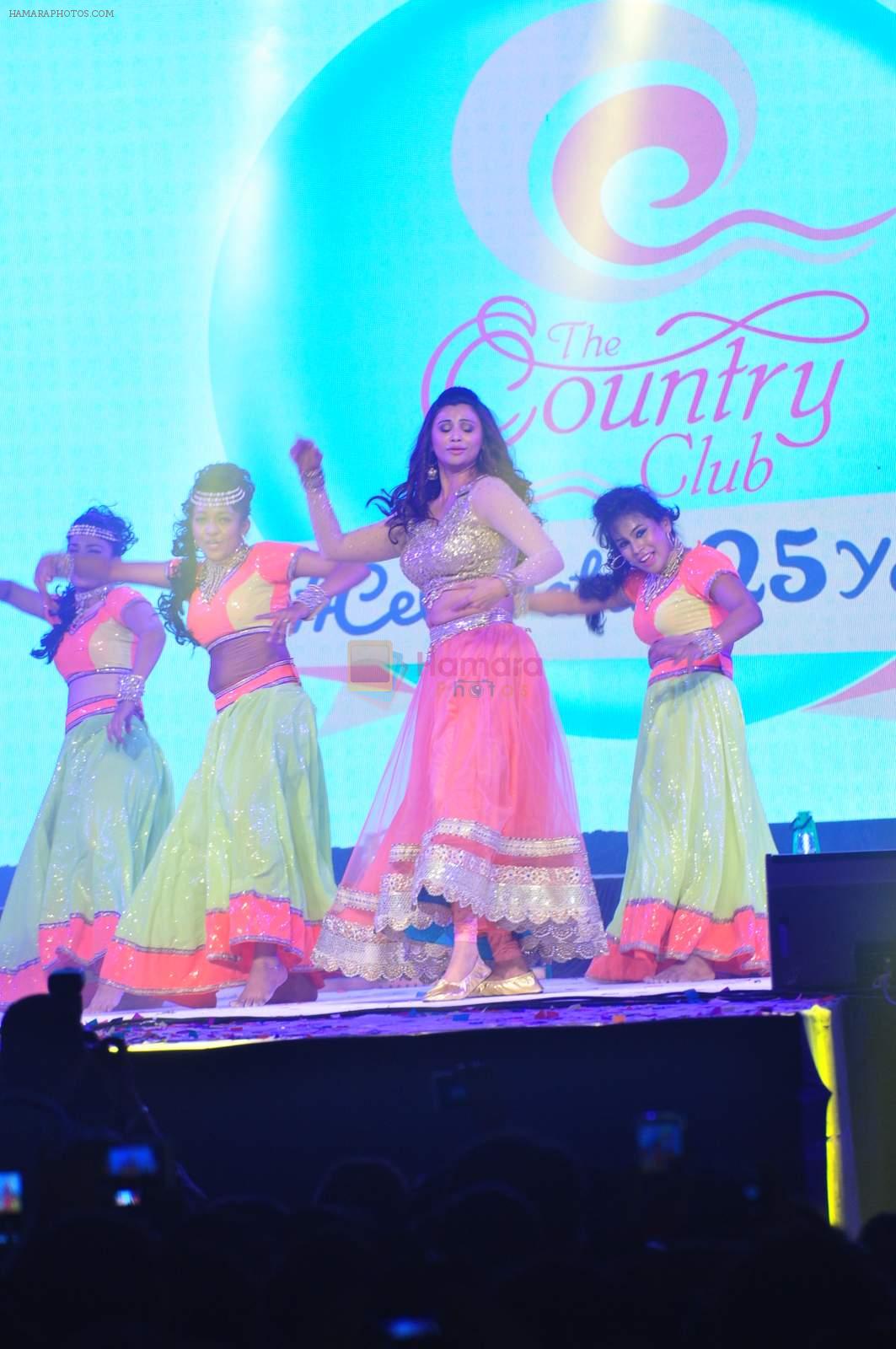 Daisy Shah performs at Country Club on 31st Dec 2015