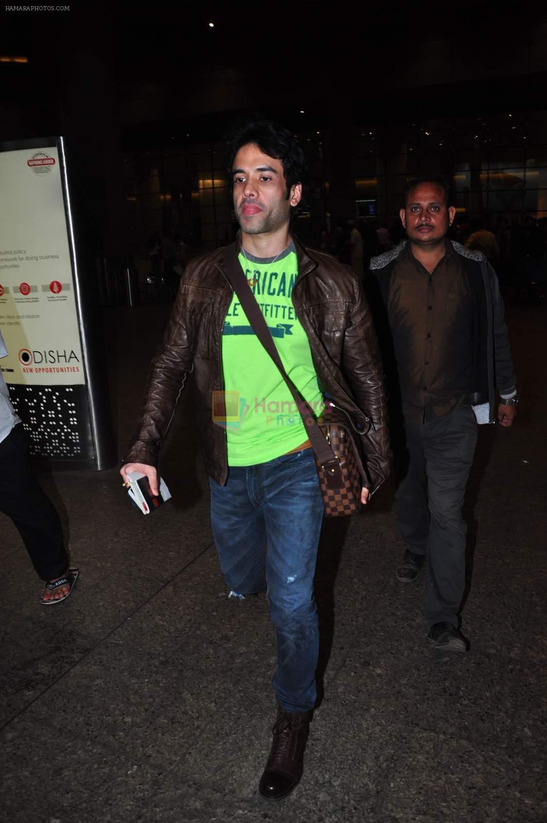 Tusshar Kapoor snapped at airport on 2nd Jan 2016
