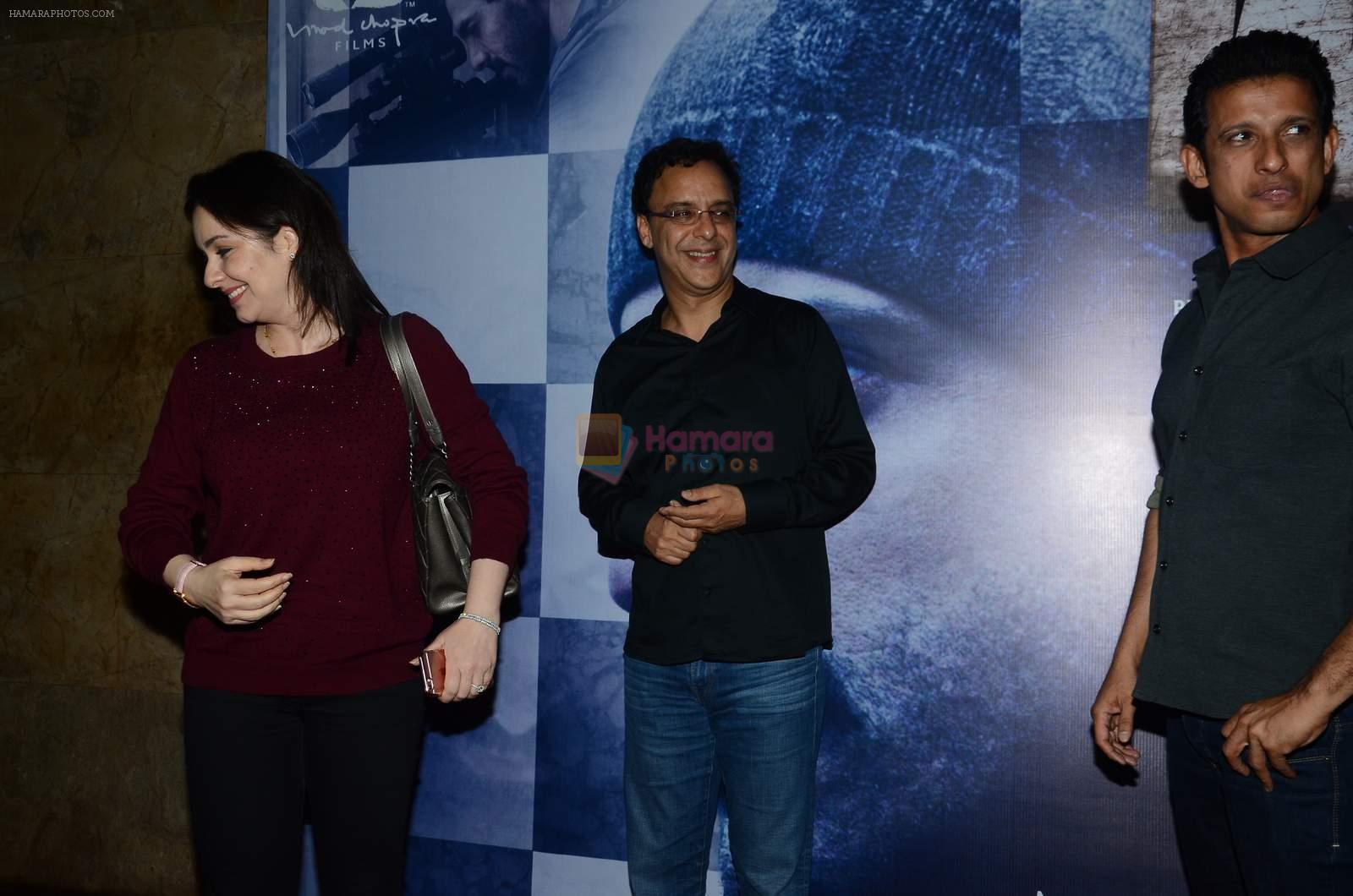 Vidhu Vinod Chopra, Sharman Joshi at Wazir screening in Mumbai on 6th Jan 2016