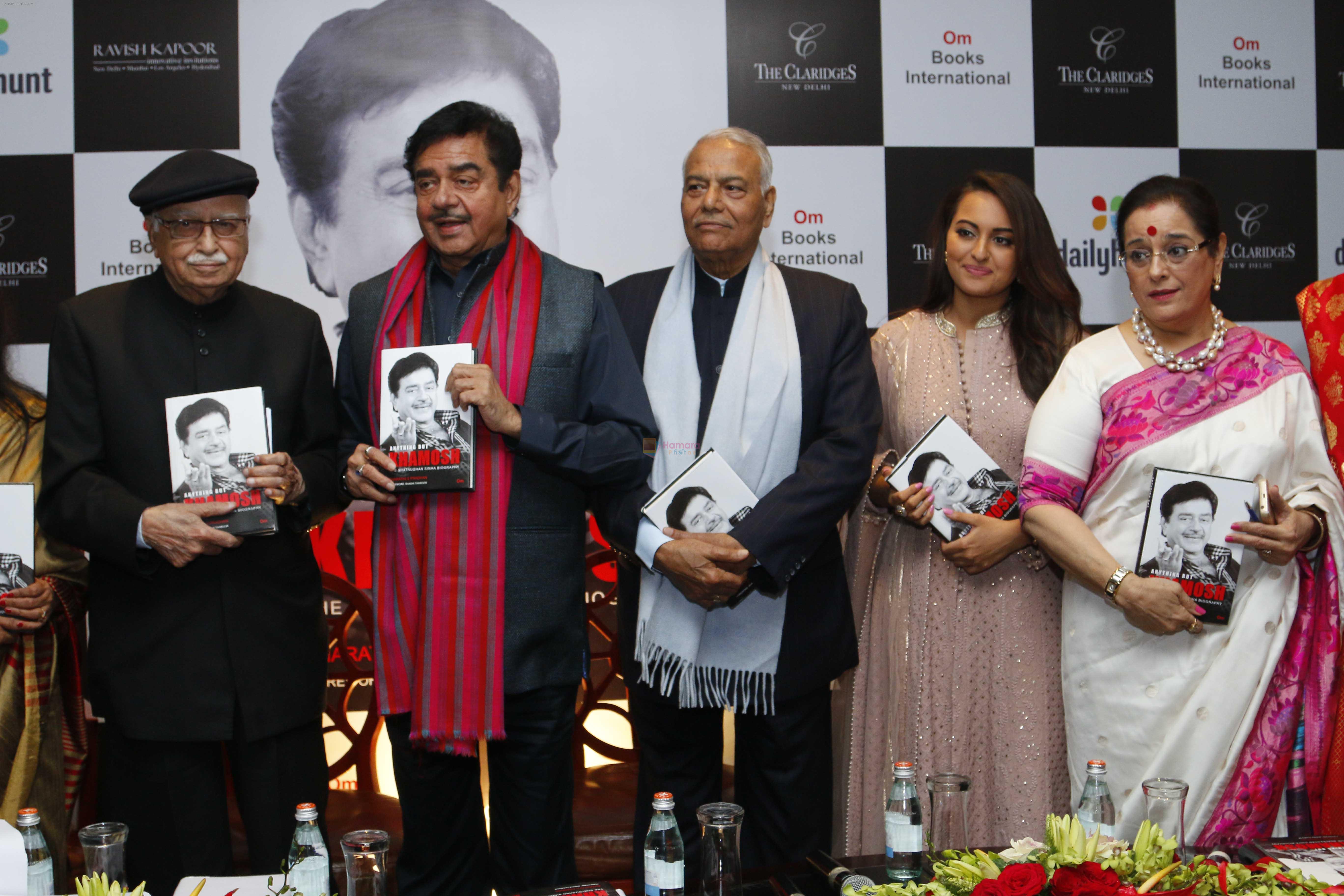 Sonakshi Sinha, Poonam Sinha, Shatrughan Sinha at Shatrughan Sinha's Book Launch on 6th Jan 2016