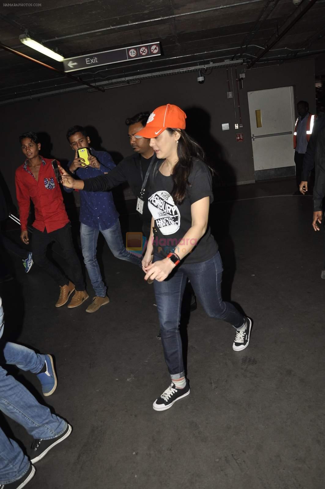 Preity Zinta snapped at International airport on 7th Jan 2016