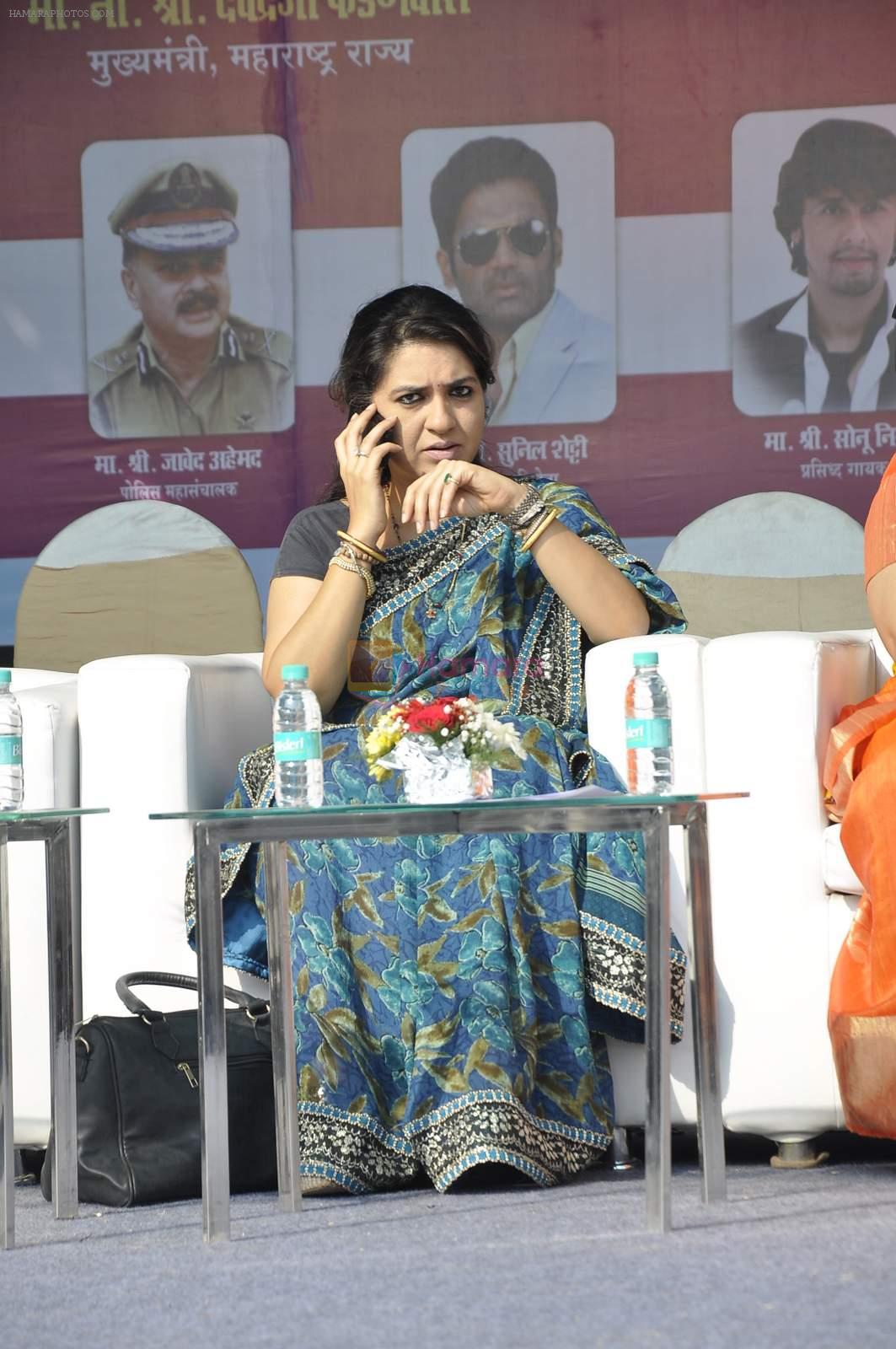 Shaina NC at Versova fest on 8th Jan 2016