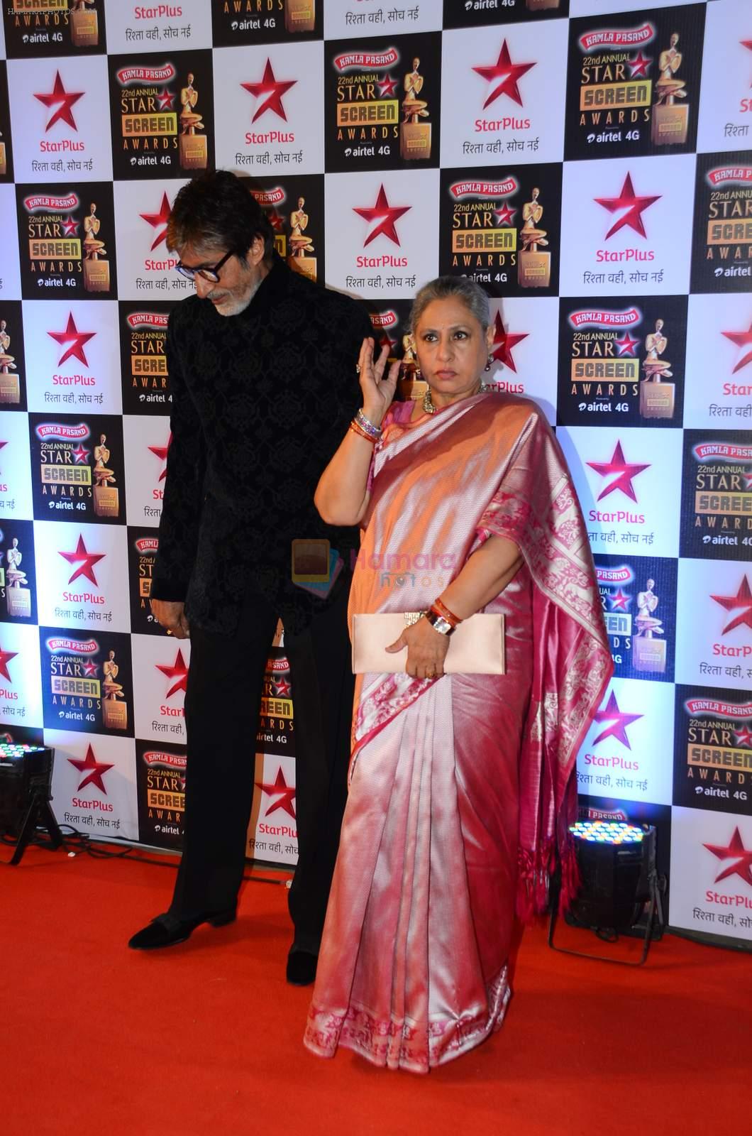 Amitabh Bachchan, Jaya Bachchan at Star Screen Awards Red Carpet on 8th Jan 2016