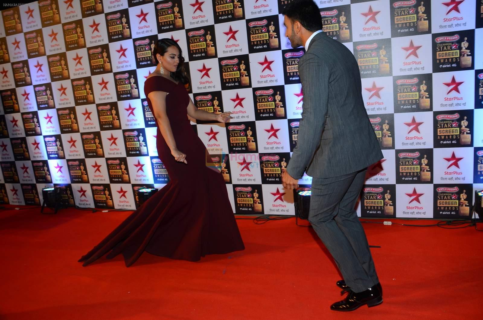 Sonakshi Sinha, Ranveer Singh at Star Screen Awards Red Carpet on 8th Jan 2016