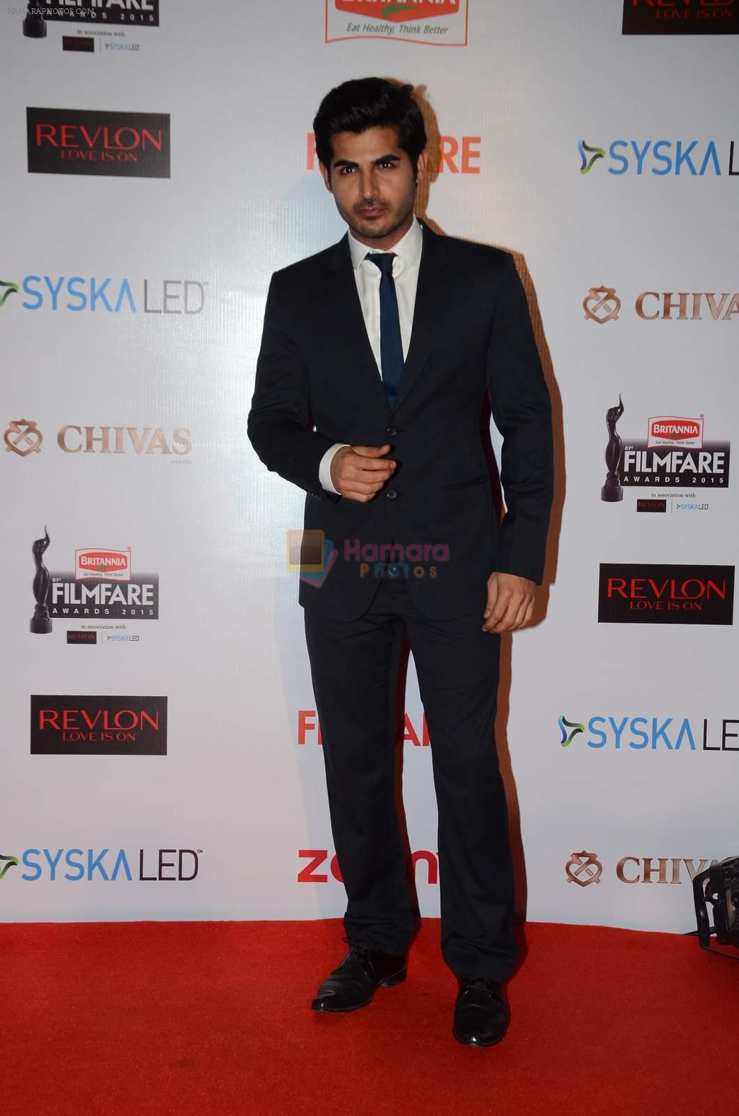 Omkar Kapoor at Filmfare Nominations red carpet on 9th Jan 2016