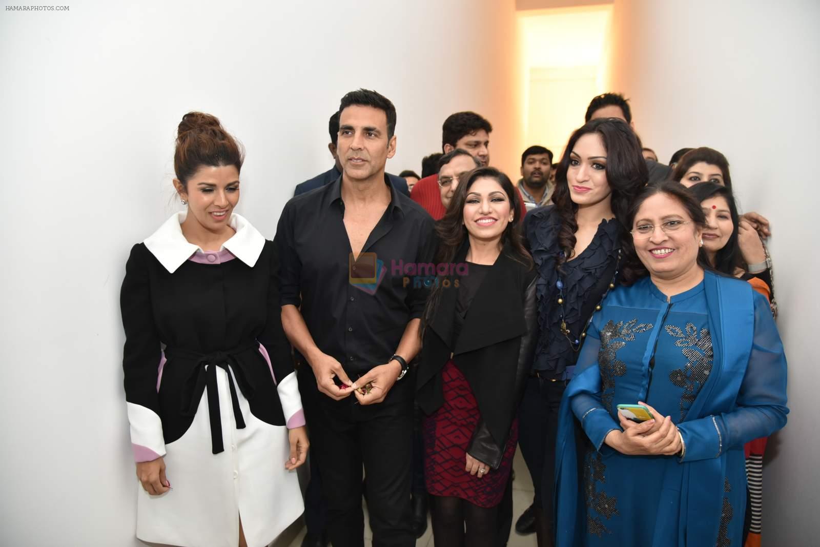 Akshay Kumar, Tulsi Kumar promote Airlift at T Series Stage Academy in Noida on 18th Jan 2016