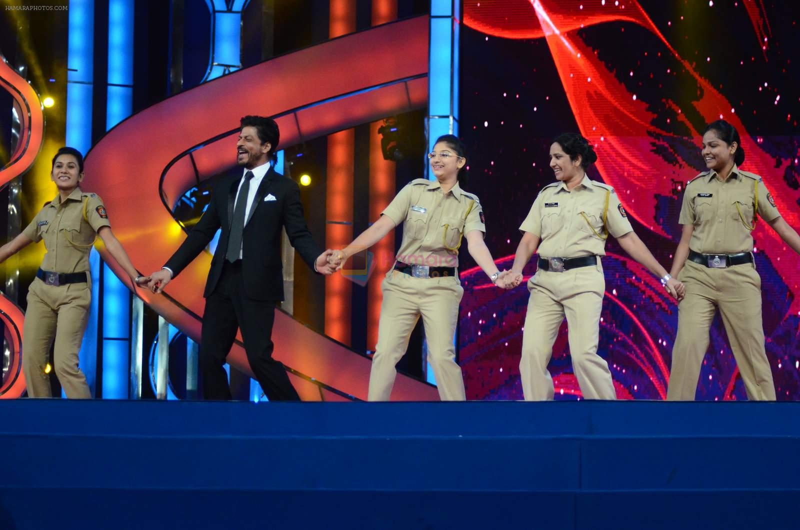 Shahrukh Khan at Umang police show on 19th Jan 2016