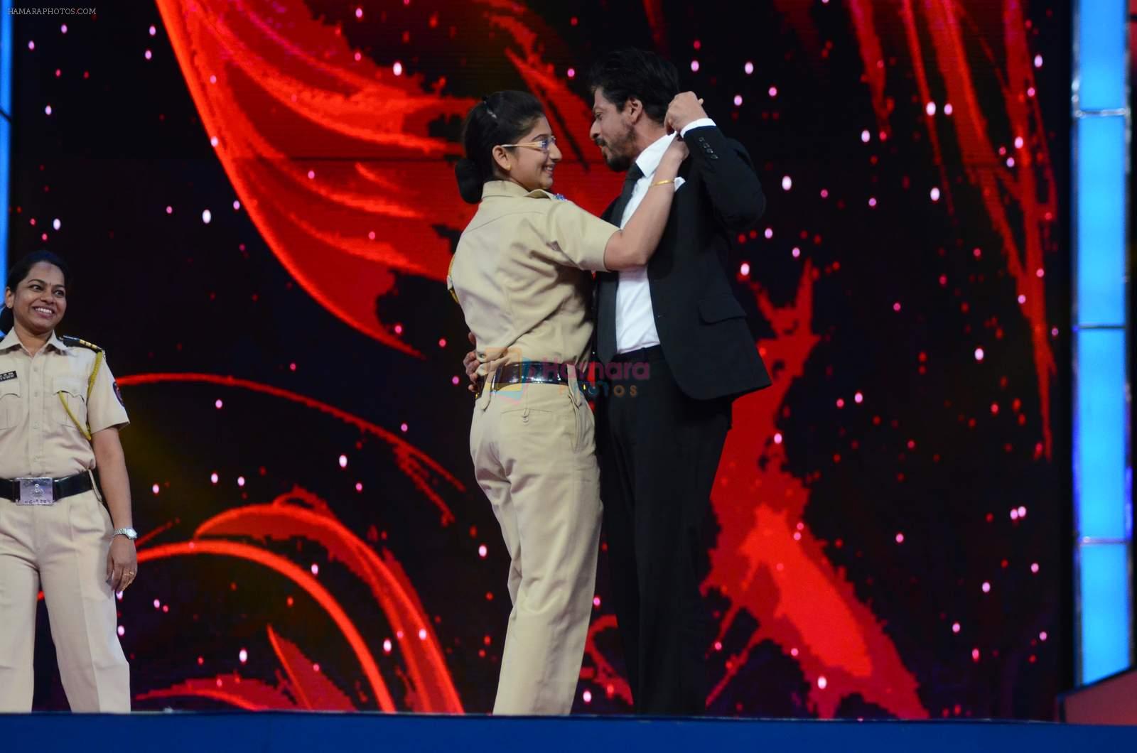 Shahrukh Khan at Umang police show on 19th Jan 2016