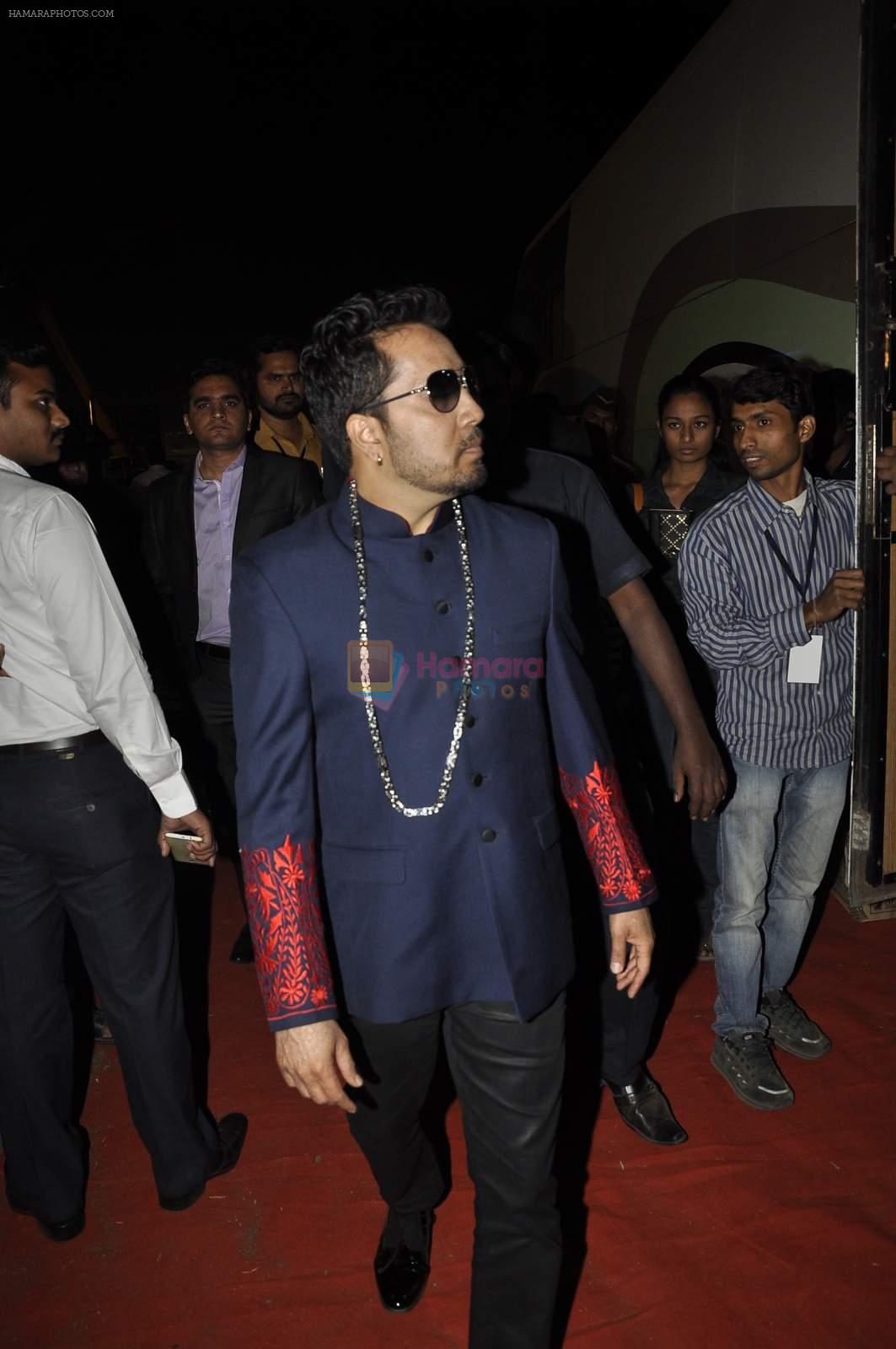 Mika Singh at Umang police show on 19th Jan 2016