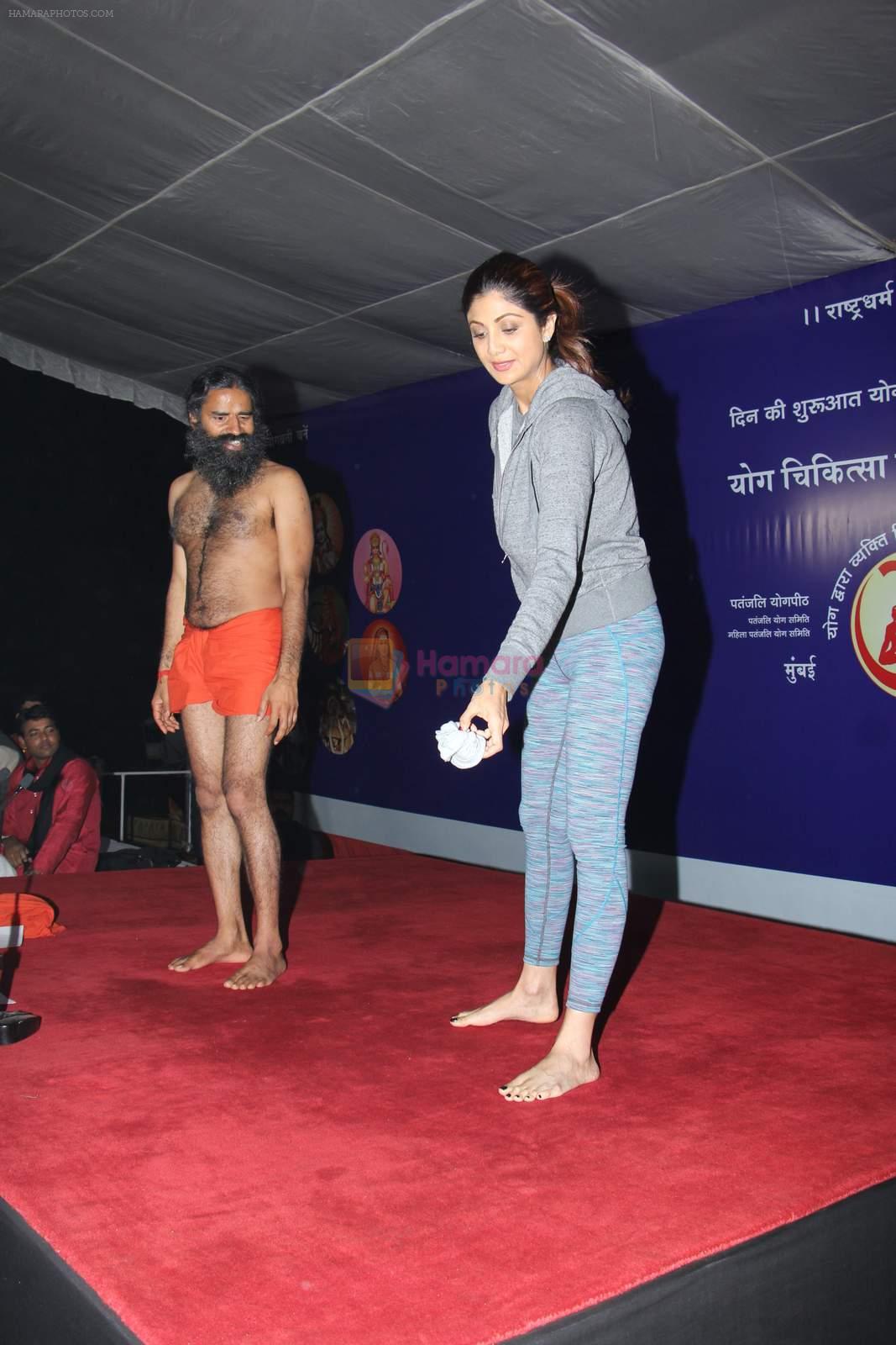 Shilpa Shetty at Baba Ramdev Yoga camp early morning at 6.30 am on 20th Jan 2016