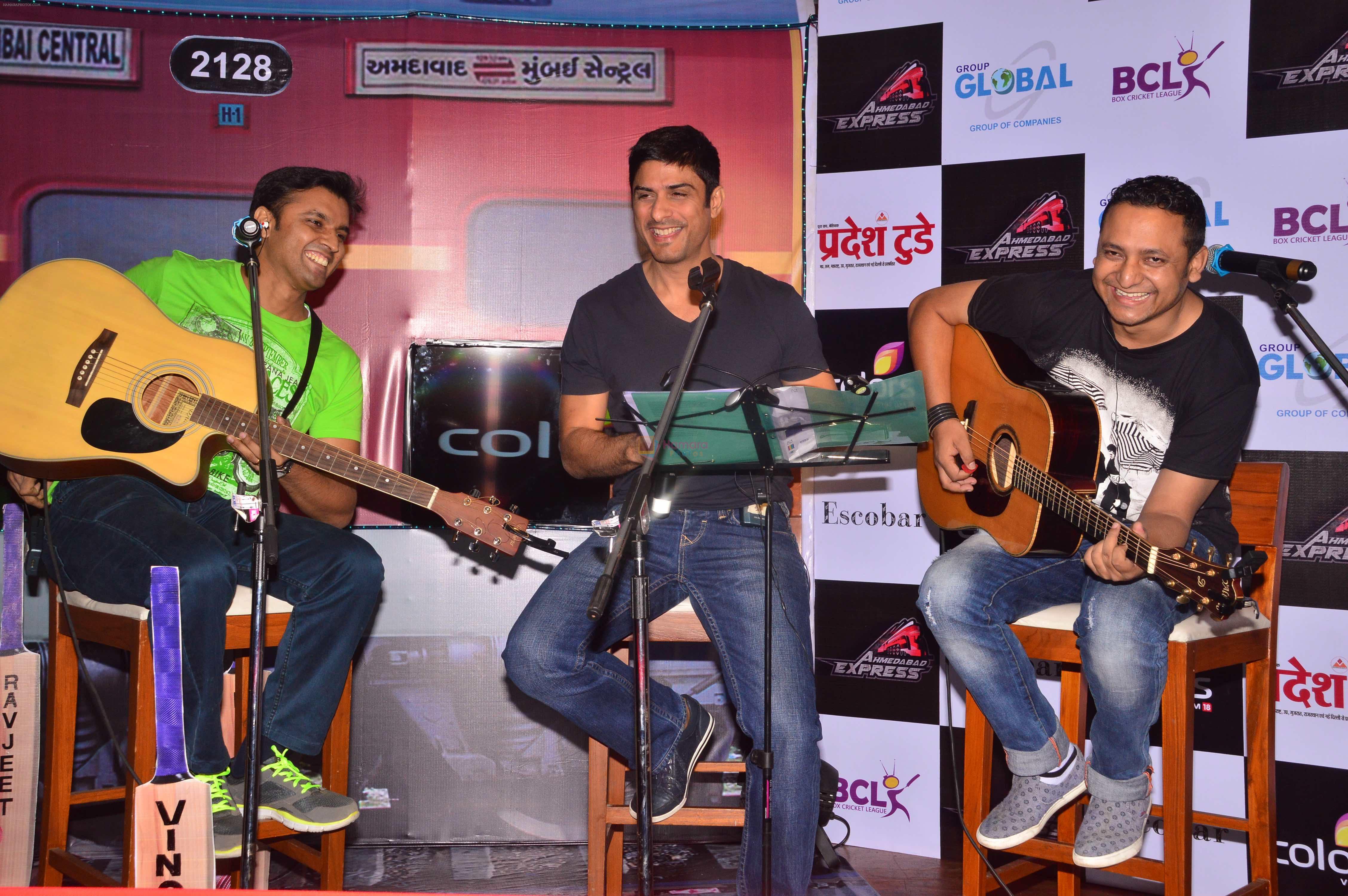 Vikas Bhalla Singing at The Ahmedabad Express Team Party Launch on 21st Jan 2016