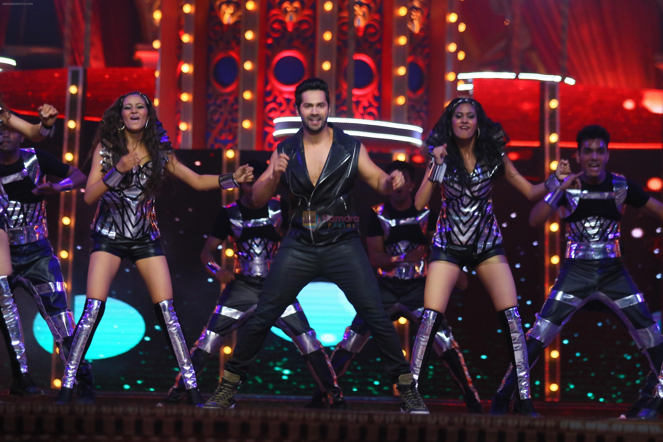 Varun Dhawan to rock the stage with his oustanding performance at Star Screen Awards 2016